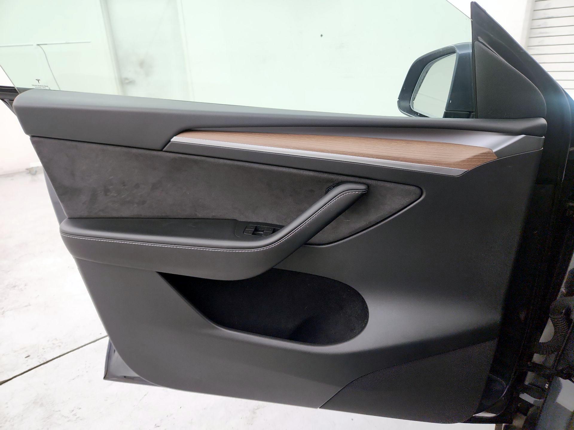 Thumbnail: 2023 Tesla Model Y - 12