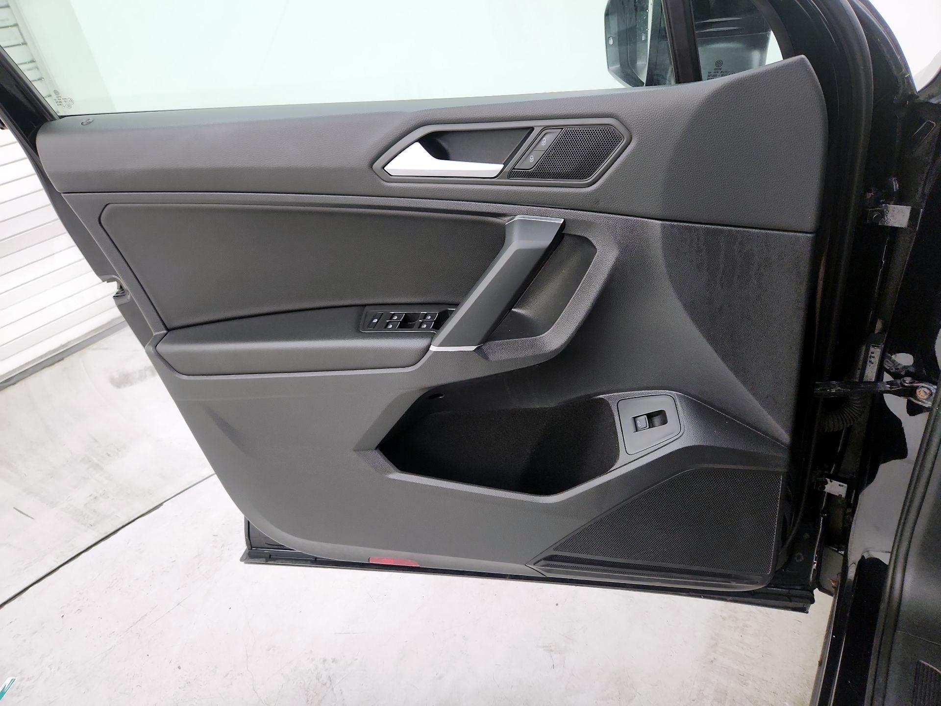 Thumbnail: 2020 Volkswagen Tiguan - 12