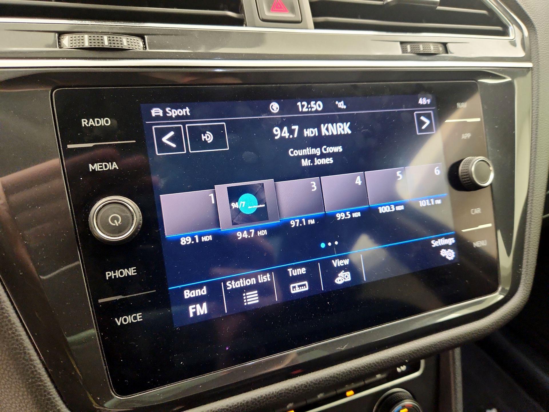 Thumbnail: 2020 Volkswagen Tiguan - 15