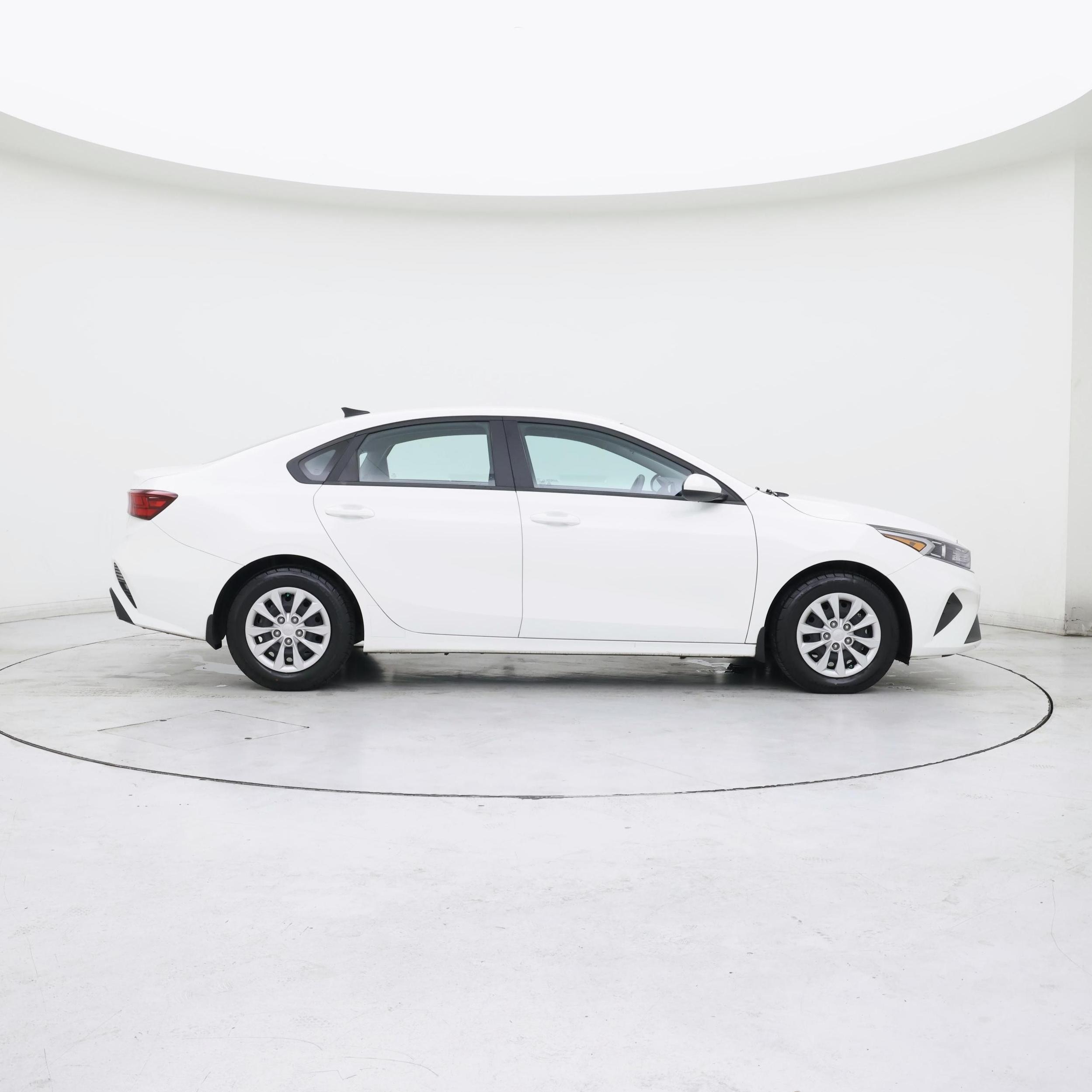 Thumbnail: 2023 Kia Forte - 7