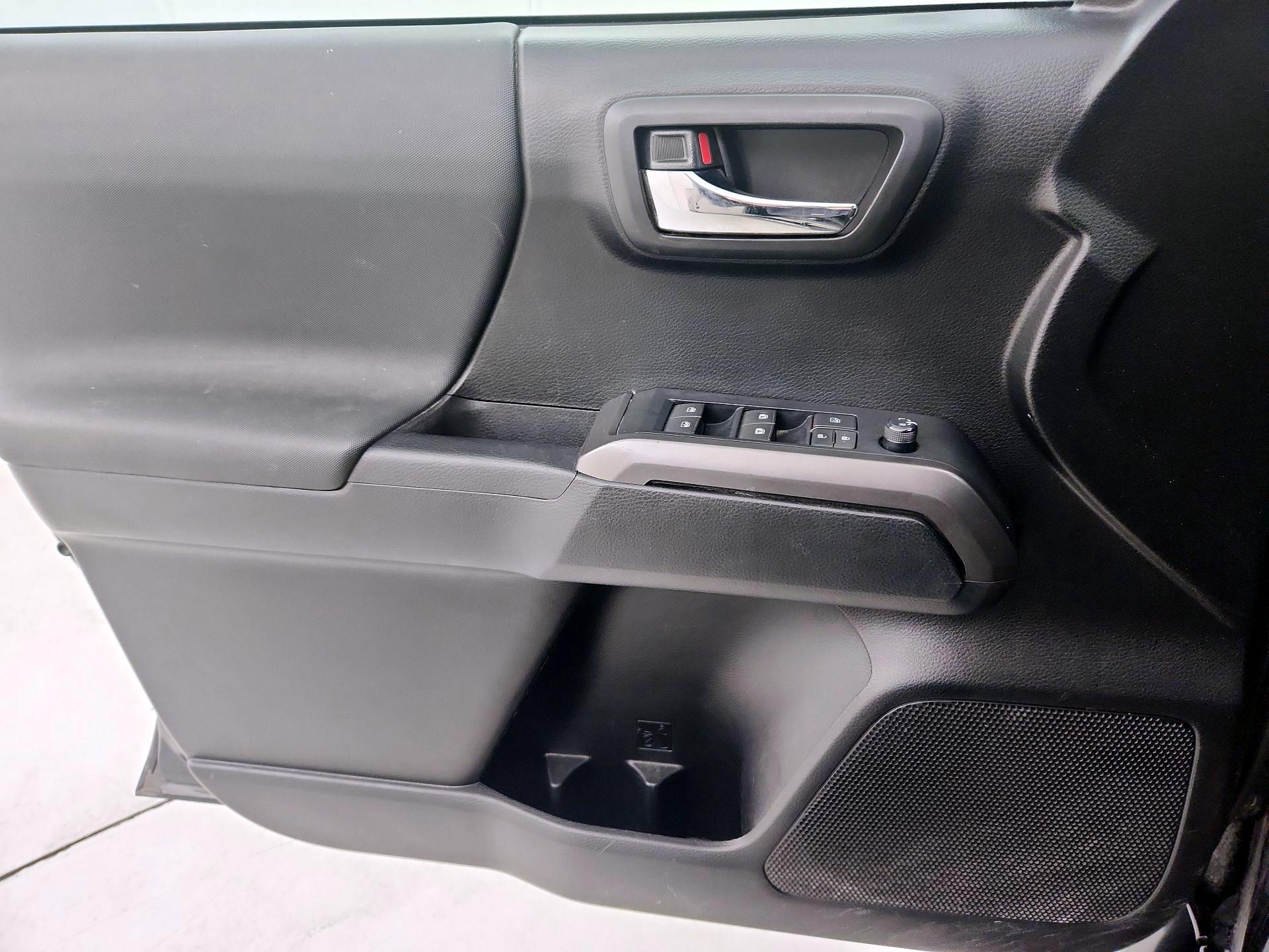 Thumbnail: 2021 Toyota Tacoma - 12