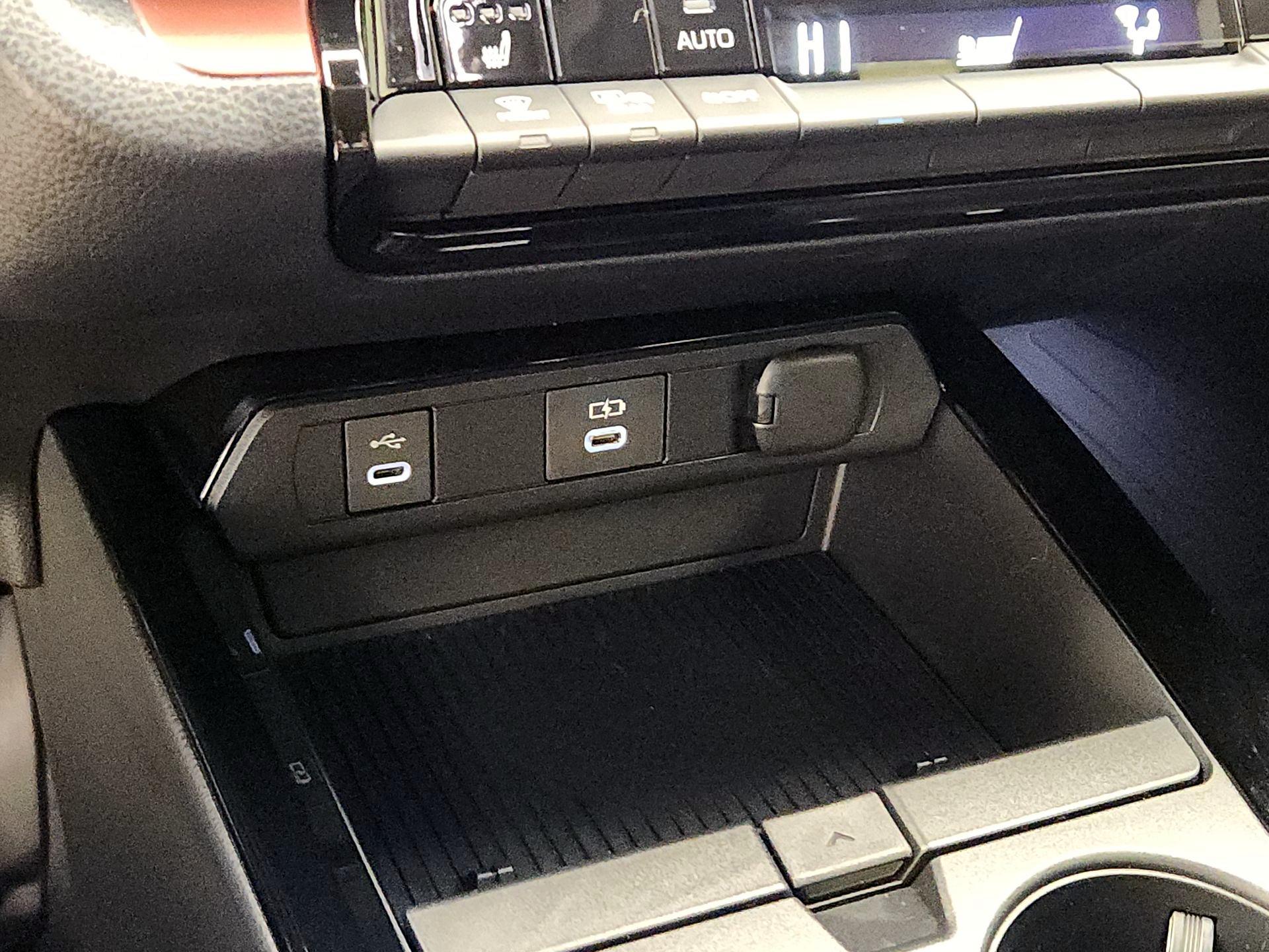 Thumbnail: 2024 Toyota Prius Prime - 18