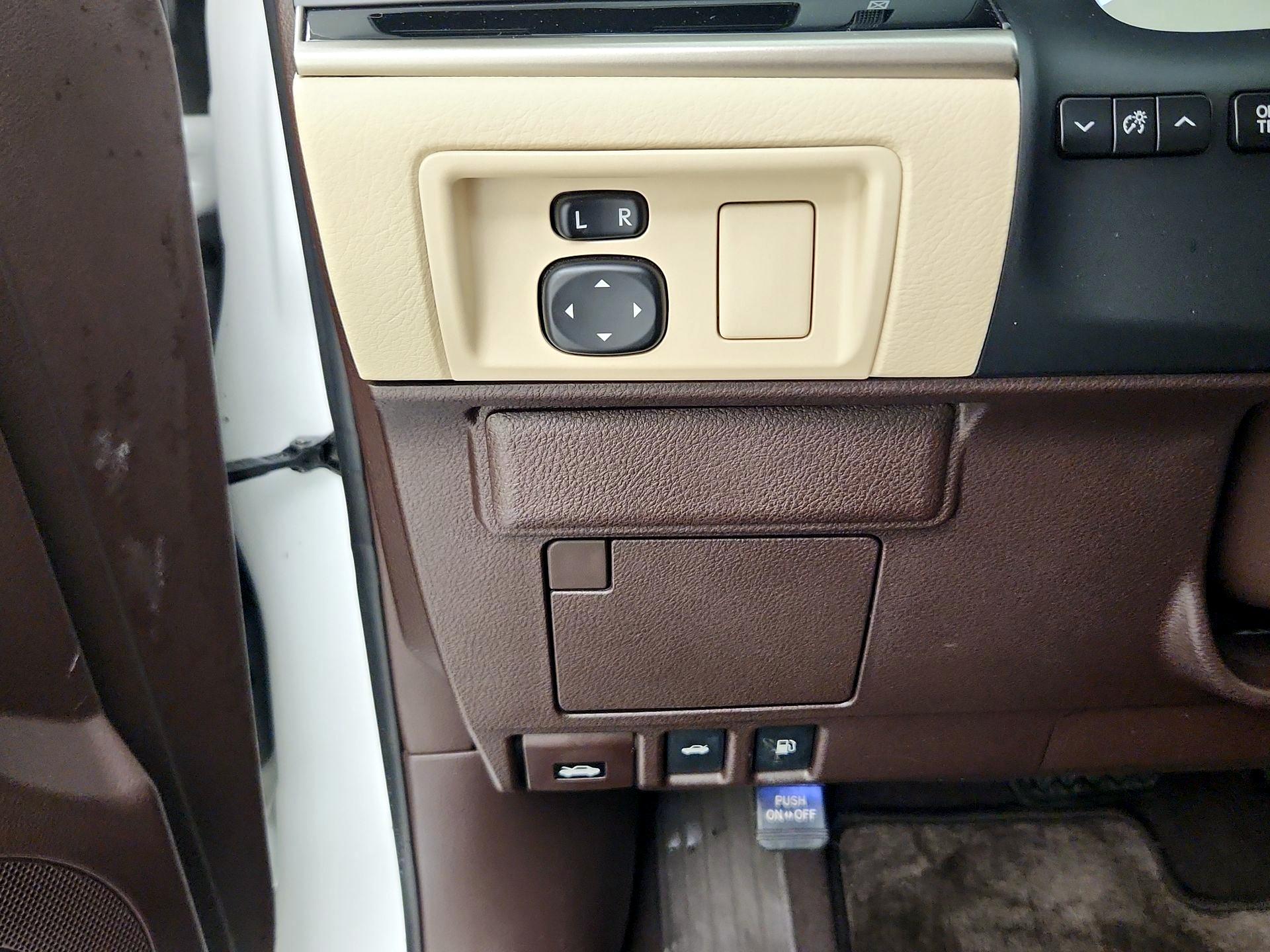 Thumbnail: 2016 Lexus ES - 13