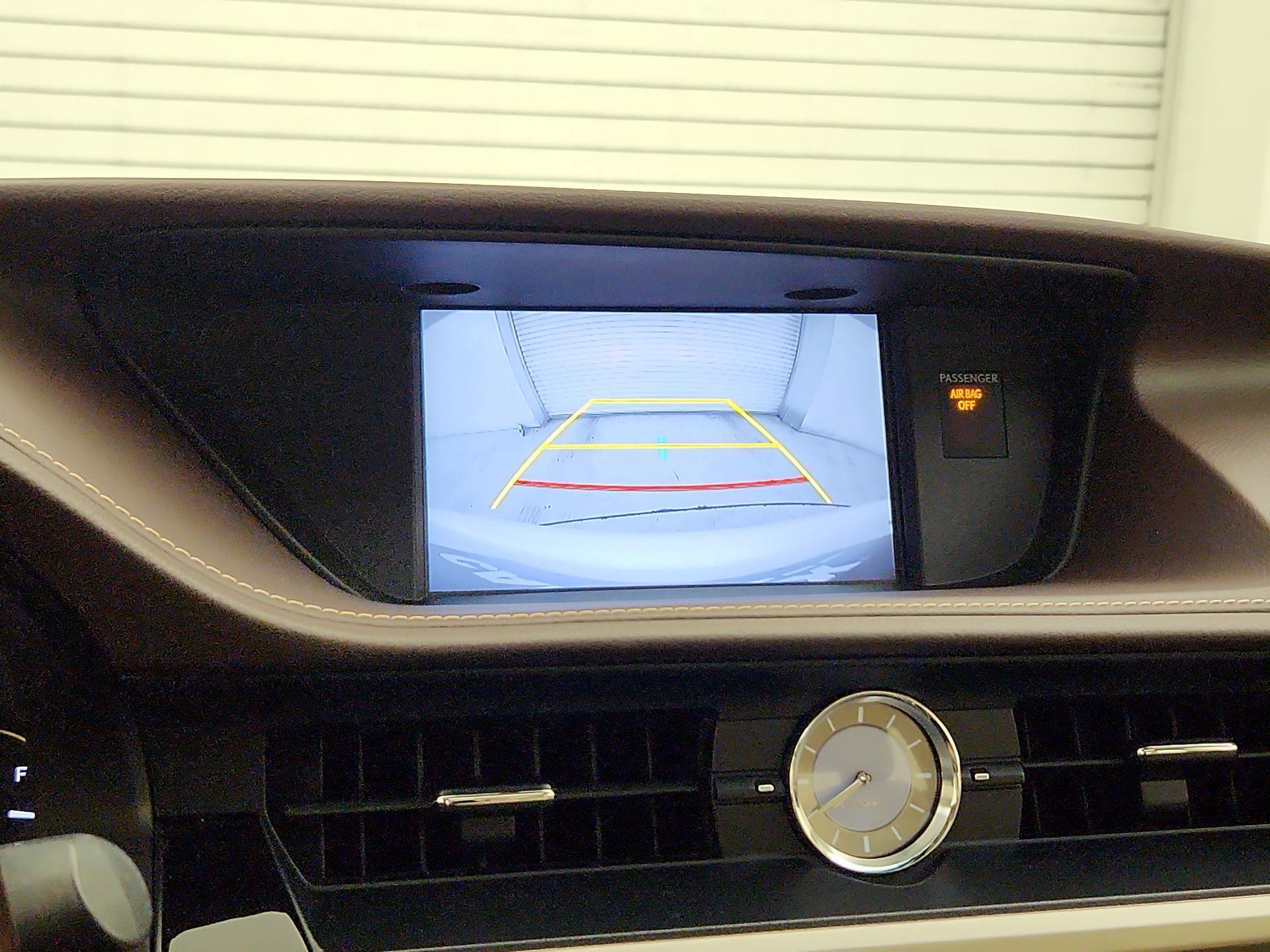 Thumbnail: 2016 Lexus ES - 14