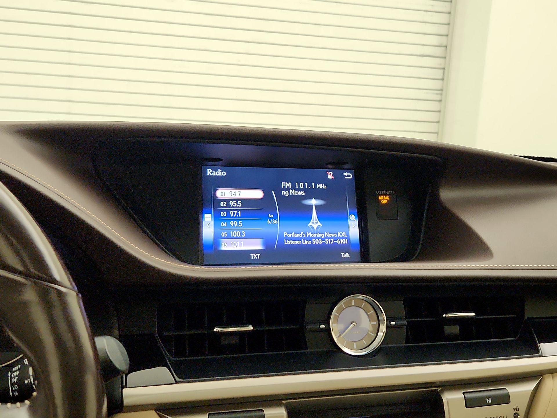 Thumbnail: 2016 Lexus ES - 15