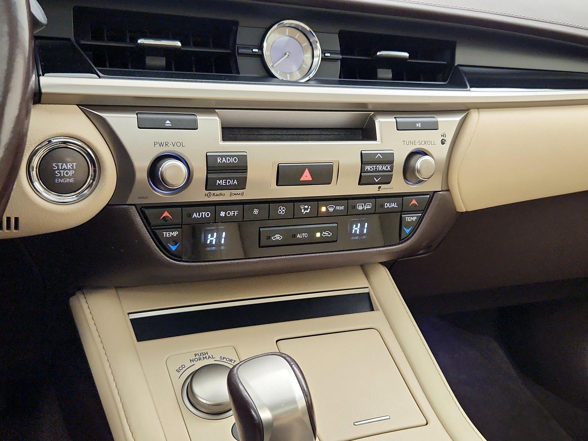 Thumbnail: 2016 Lexus ES - 16