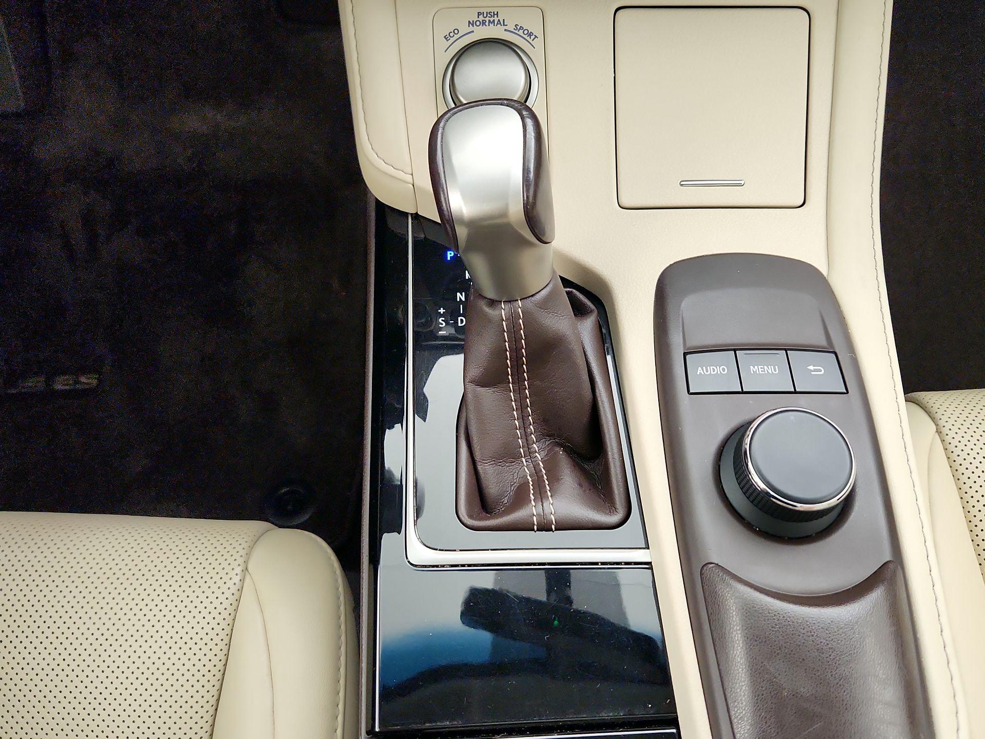 Thumbnail: 2016 Lexus ES - 17