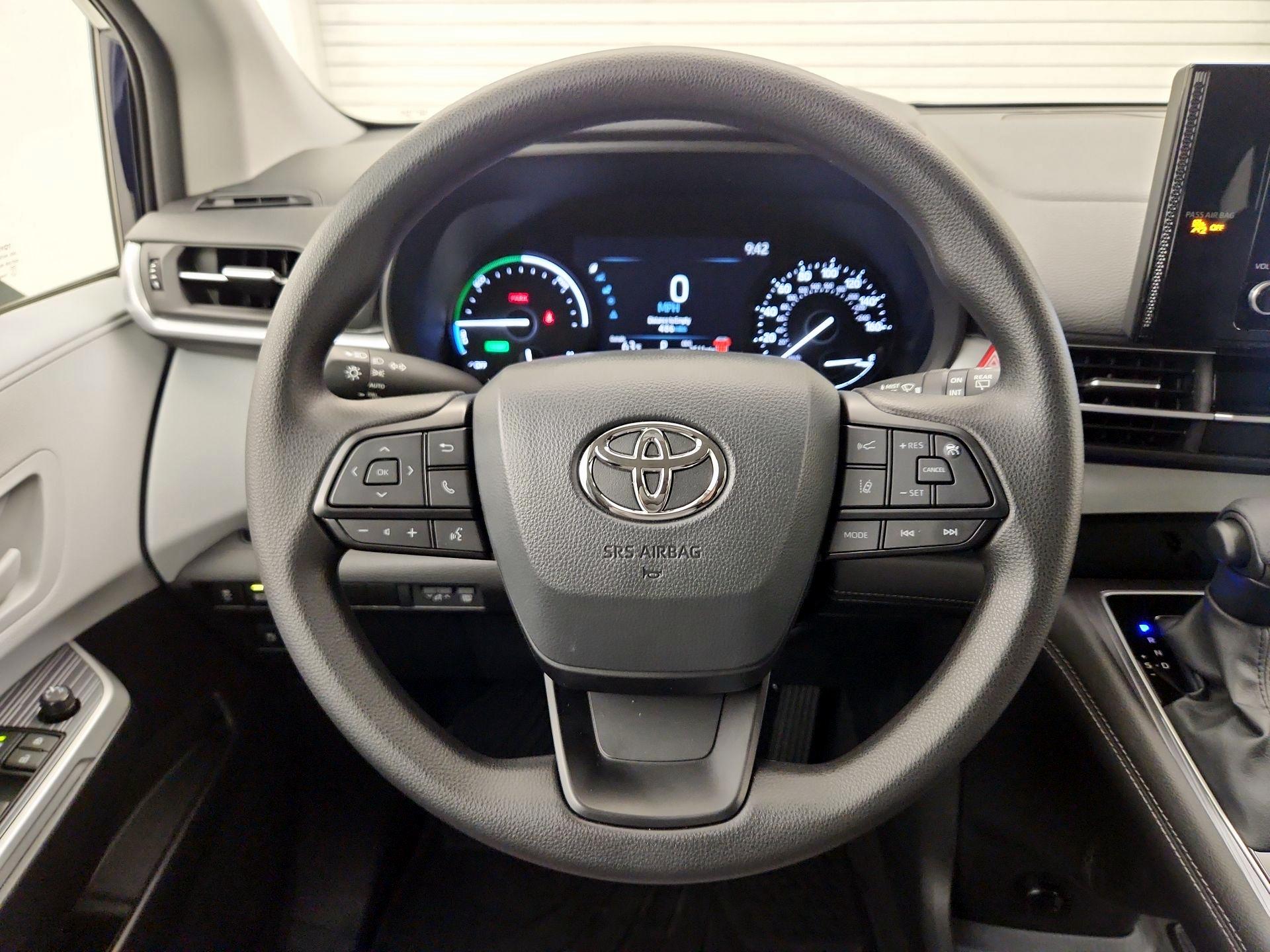 Thumbnail: 2025 Toyota Sienna - 10