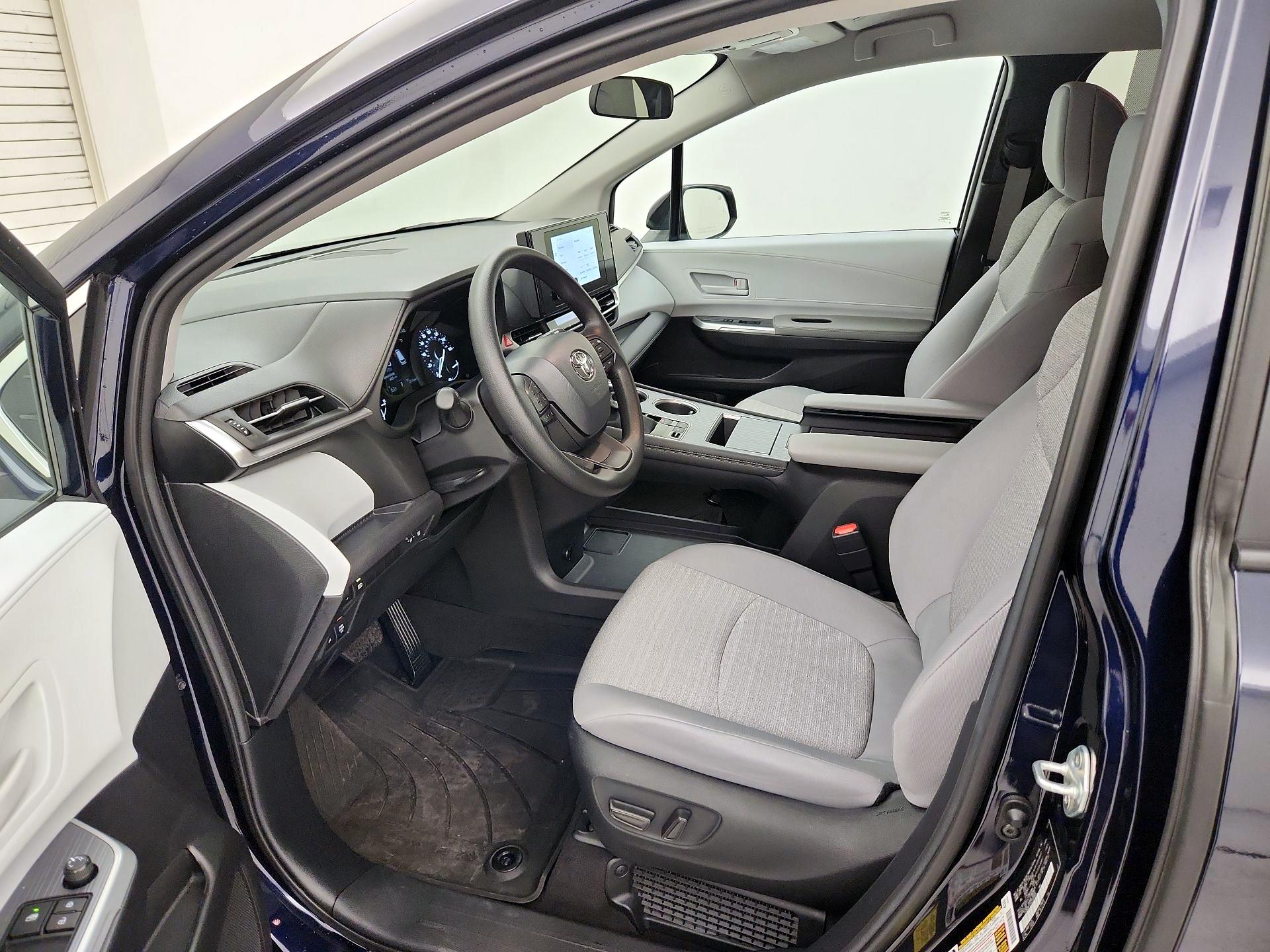 Thumbnail: 2025 Toyota Sienna - 11