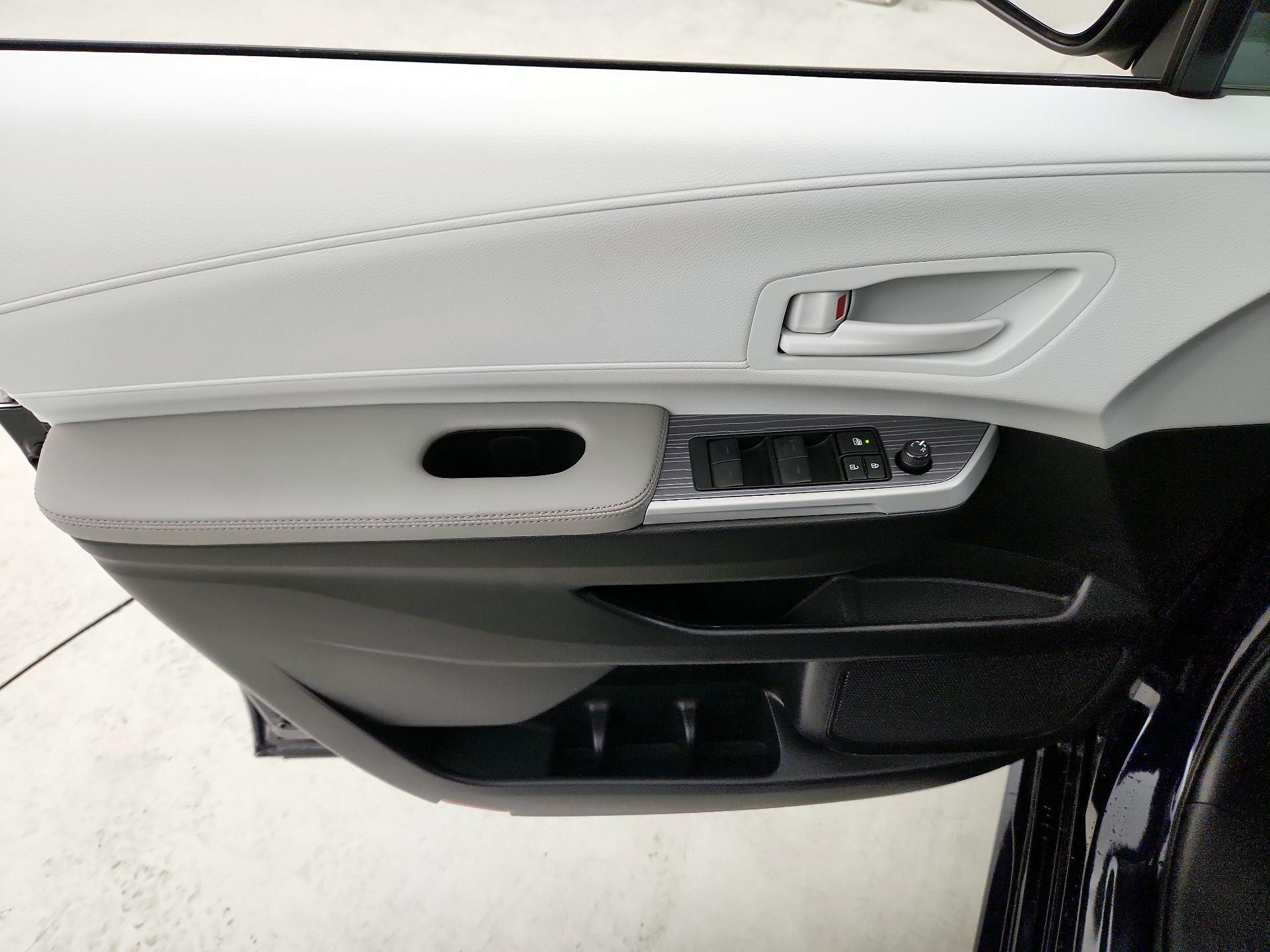 Thumbnail: 2025 Toyota Sienna - 12