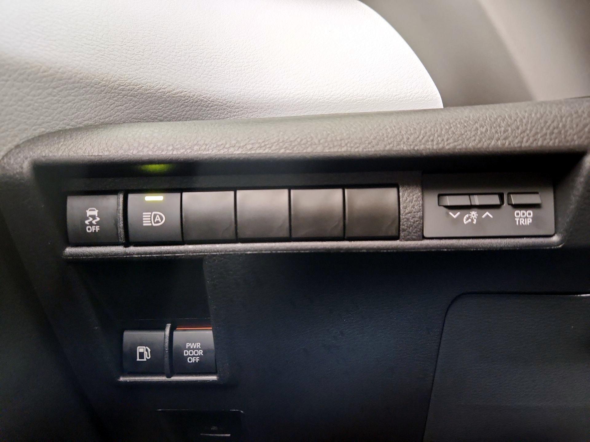 Thumbnail: 2025 Toyota Sienna - 13