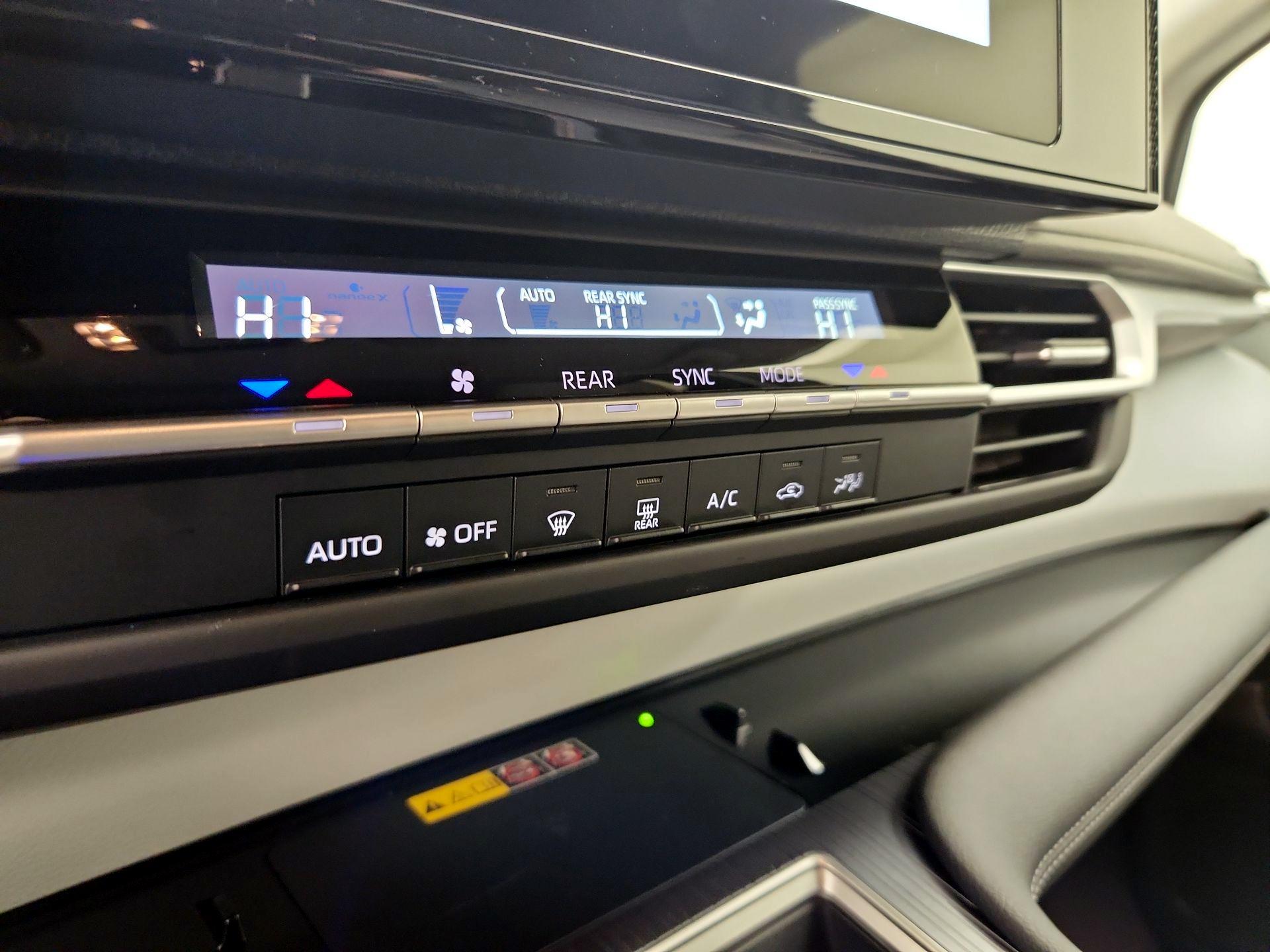 Thumbnail: 2025 Toyota Sienna - 17