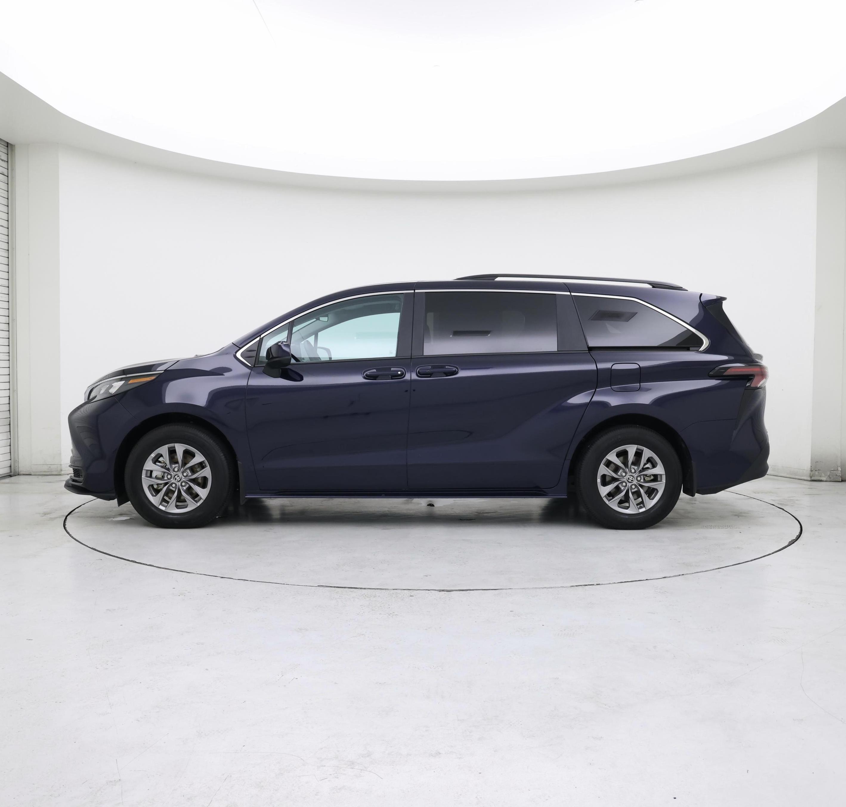 Thumbnail: 2025 Toyota Sienna - 3