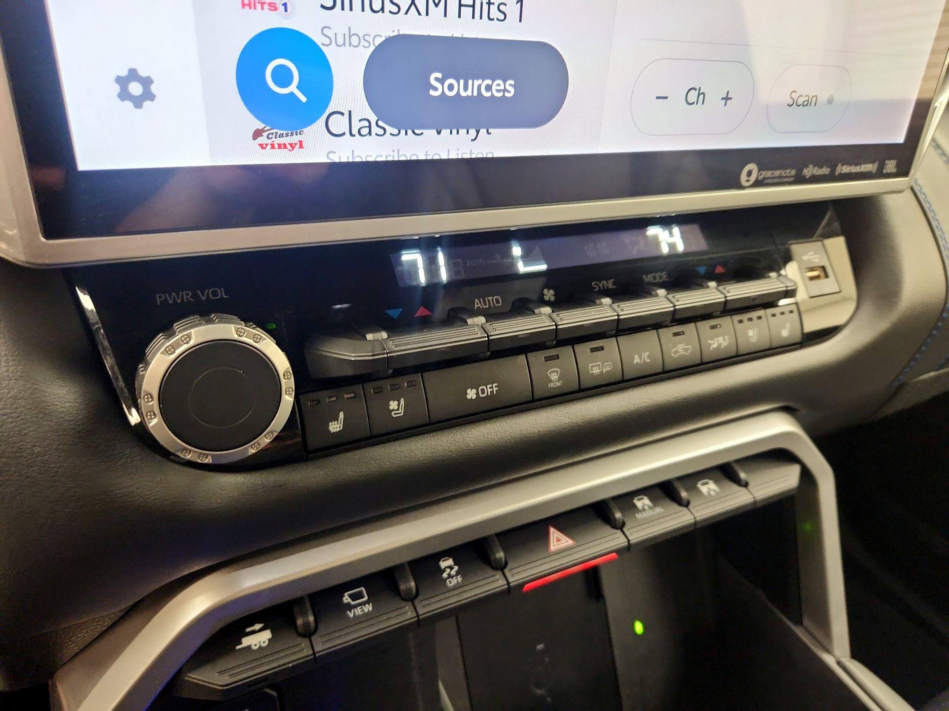 Thumbnail: 2022 Toyota Tundra - 16