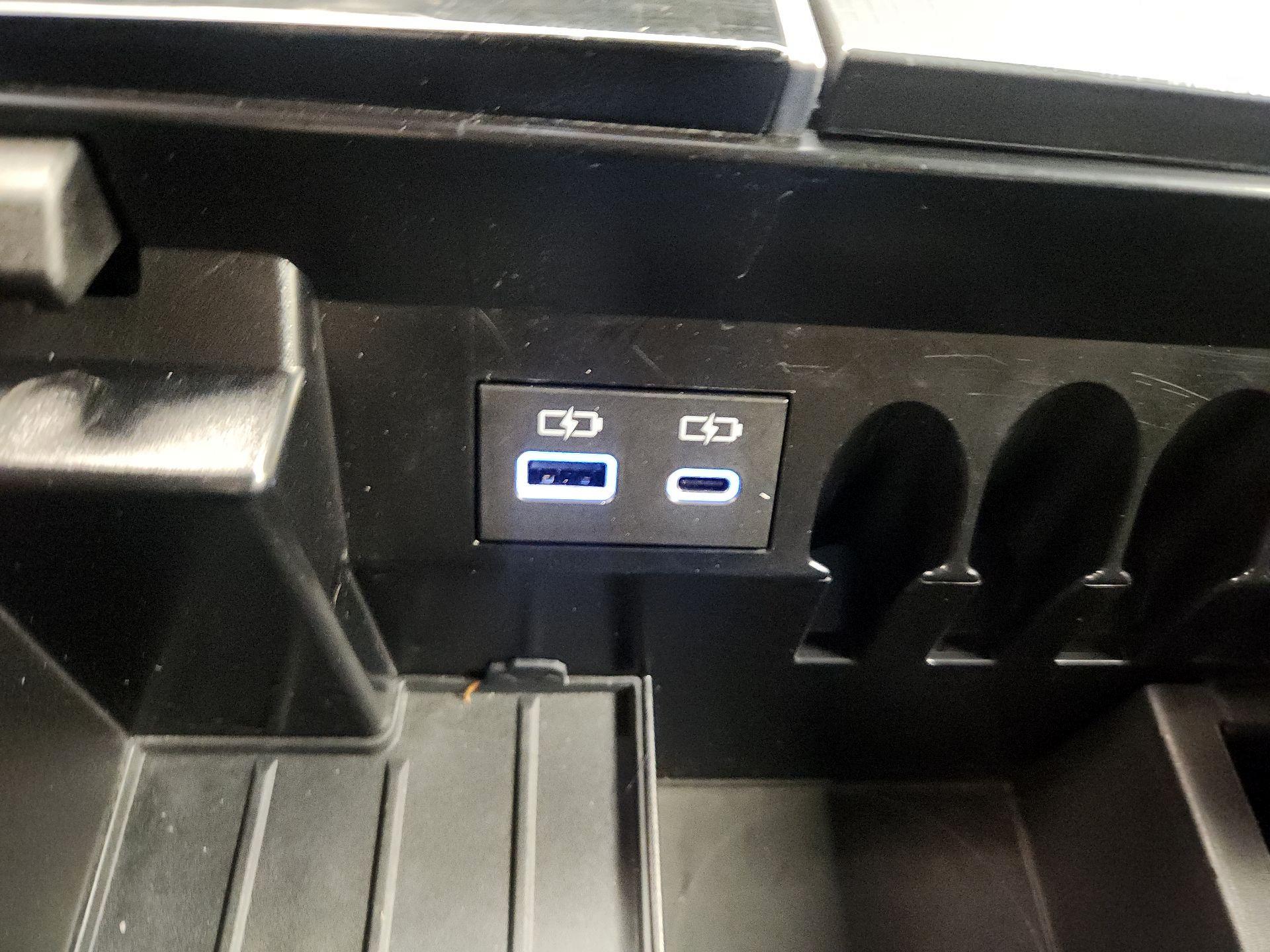 Thumbnail: 2022 Toyota Tundra - 18