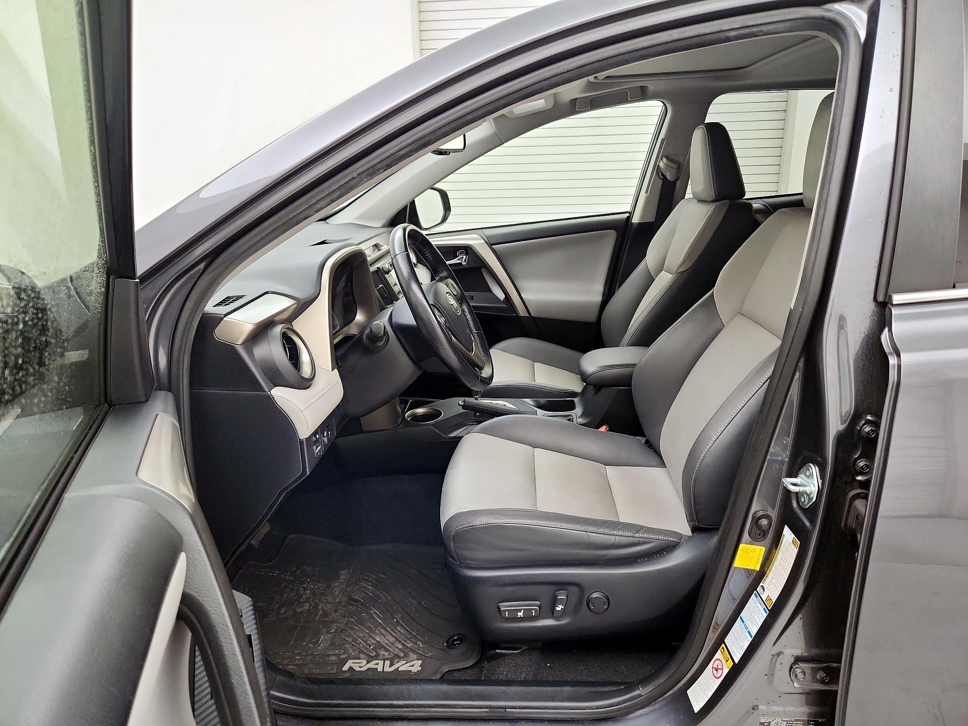 Thumbnail: 2015 Toyota RAV4 - 11