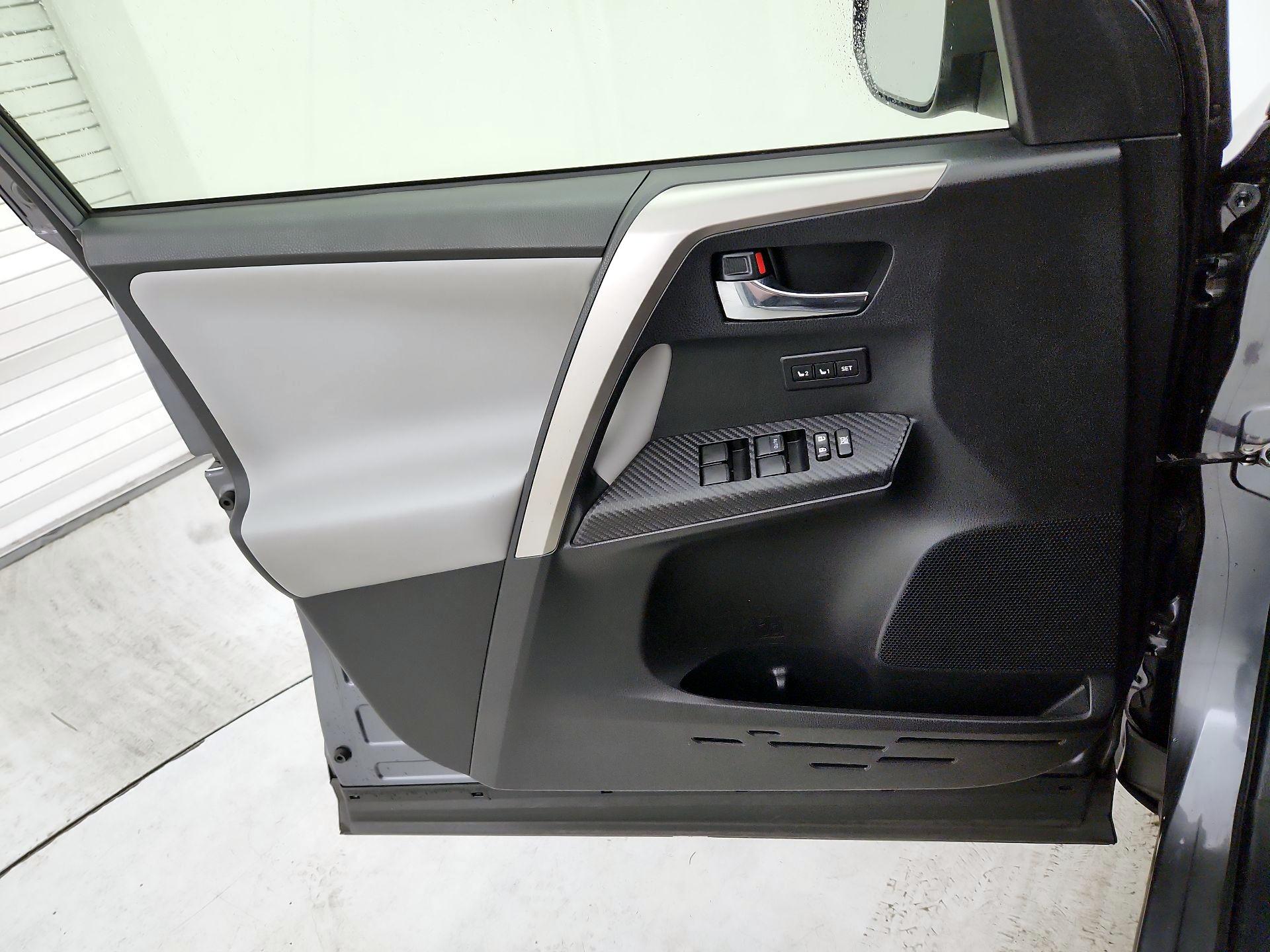 Thumbnail: 2015 Toyota RAV4 - 12