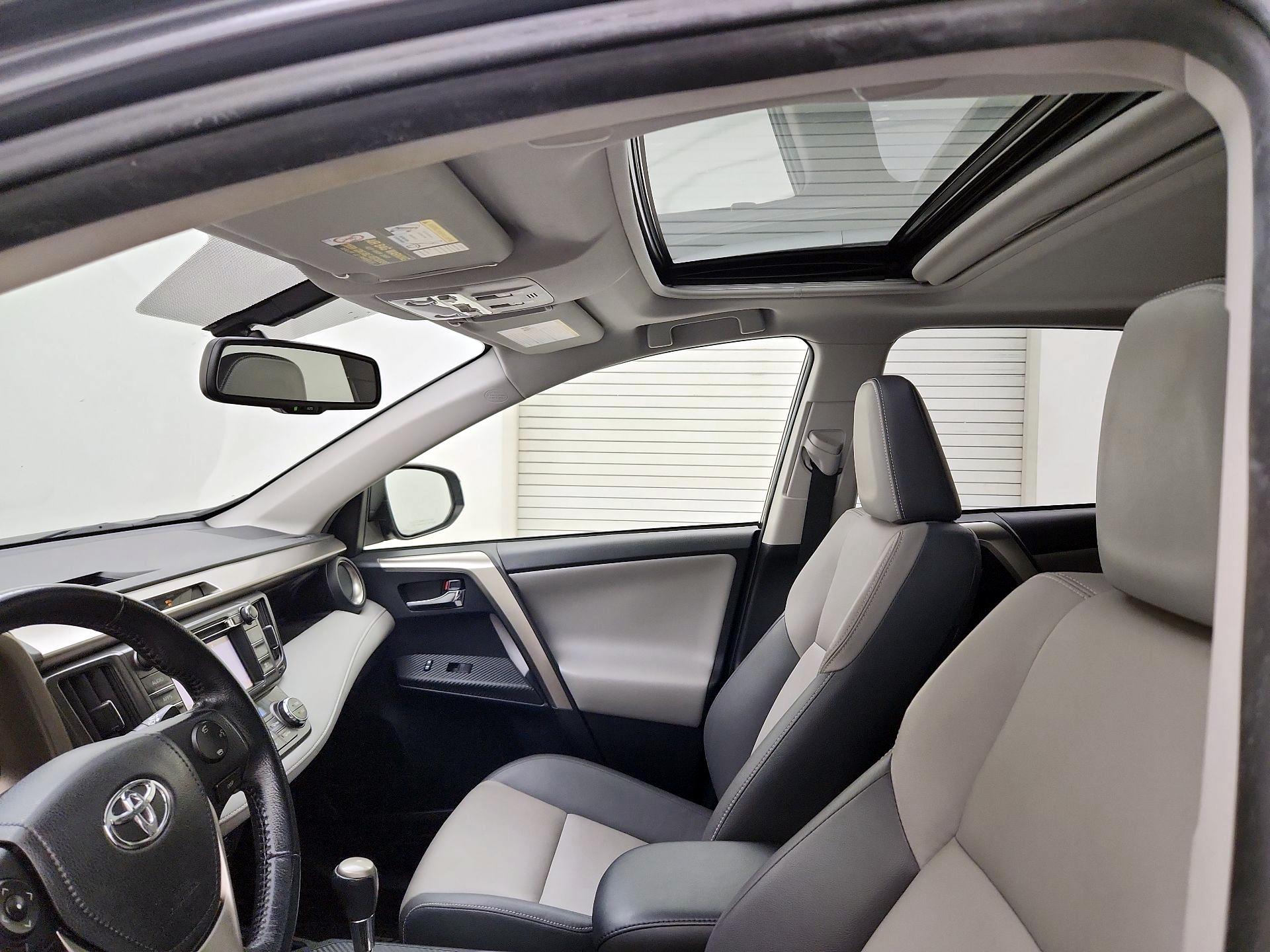 Thumbnail: 2015 Toyota RAV4 - 20