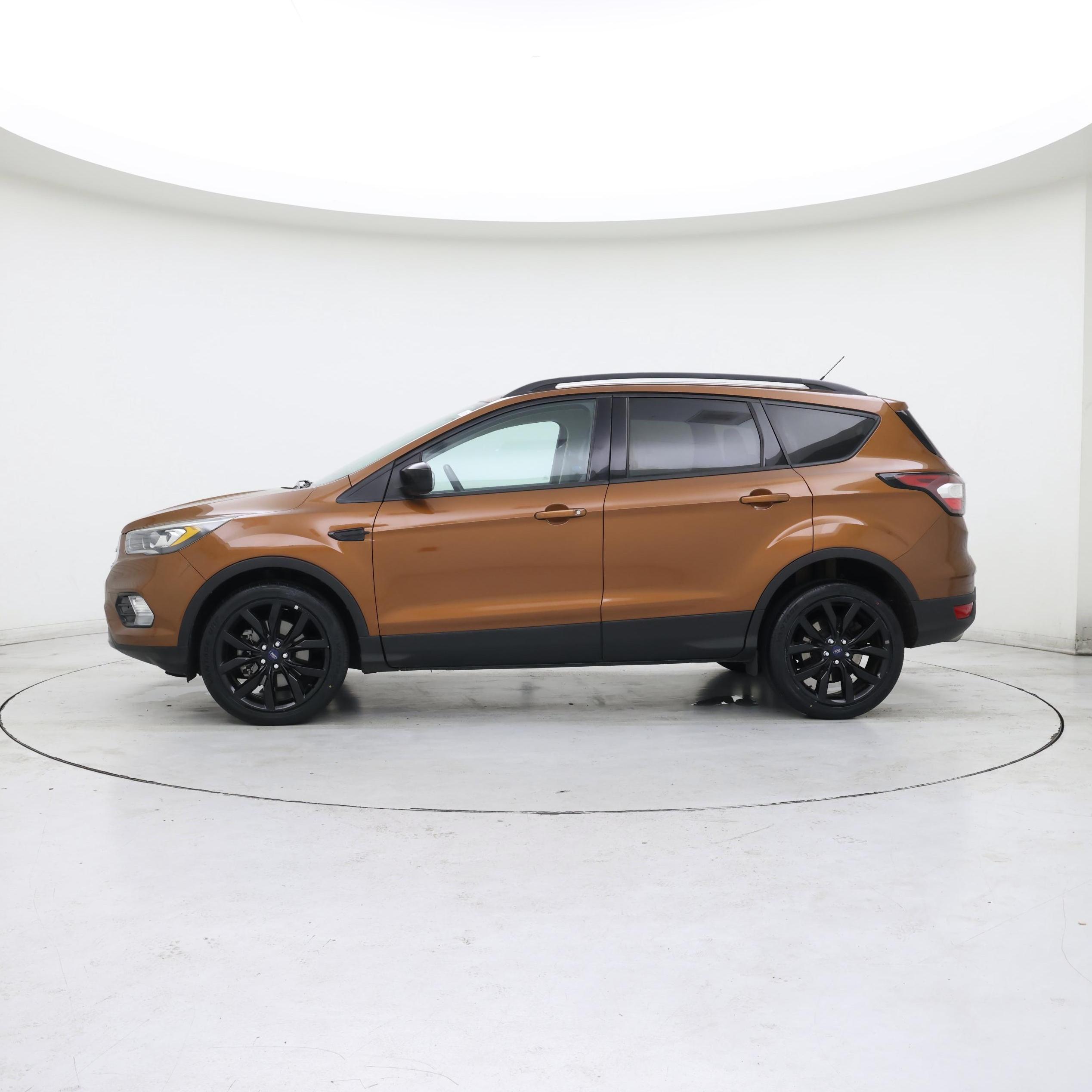 Thumbnail: 2017 Ford Escape - 3