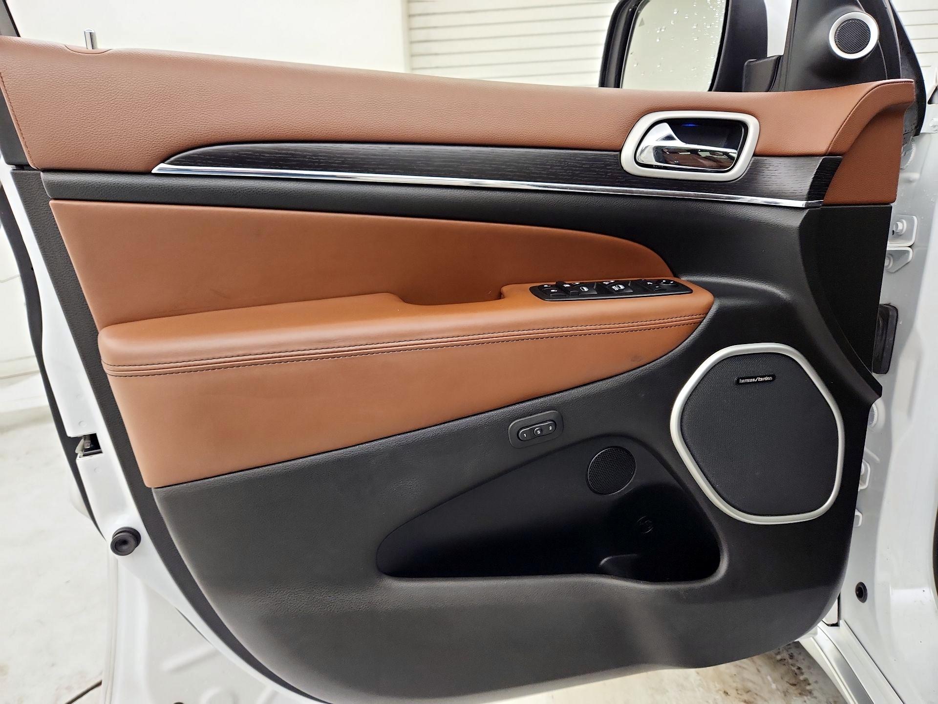 Thumbnail: 2018 Jeep Grand Cherokee - 12