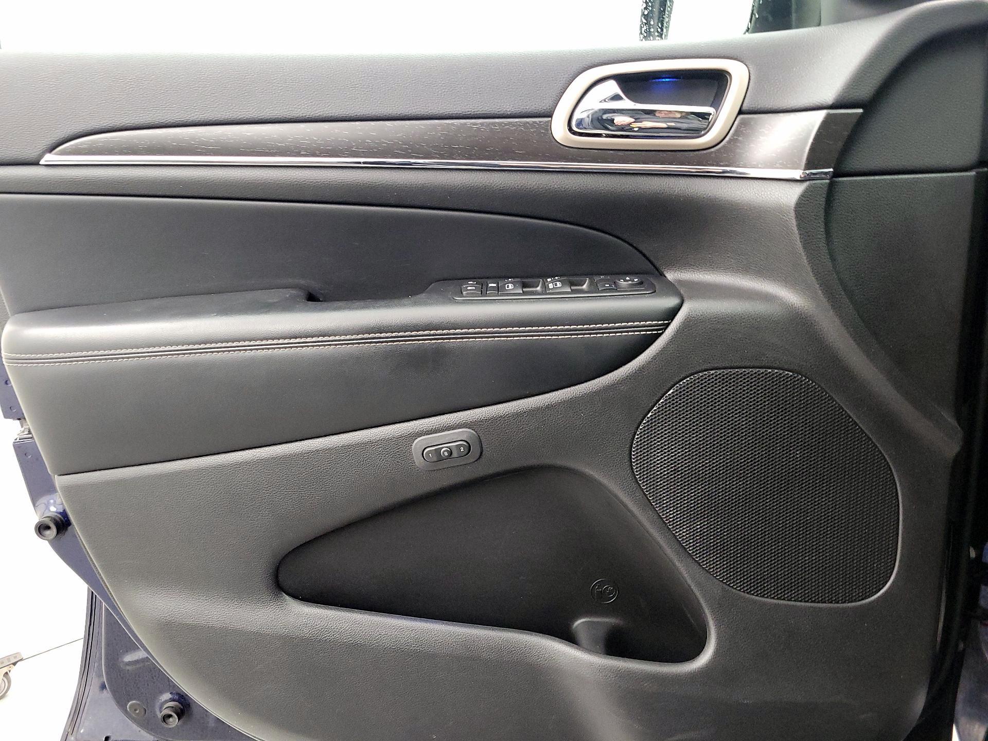 Thumbnail: 2017 Jeep Grand Cherokee - 12