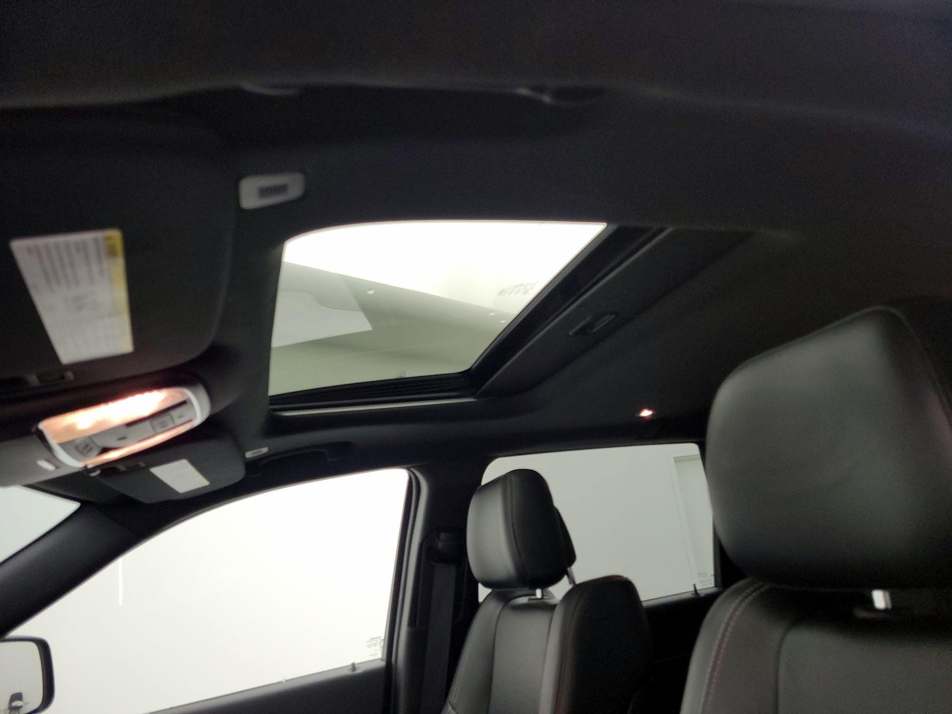 Thumbnail: 2017 Jeep Grand Cherokee - 20