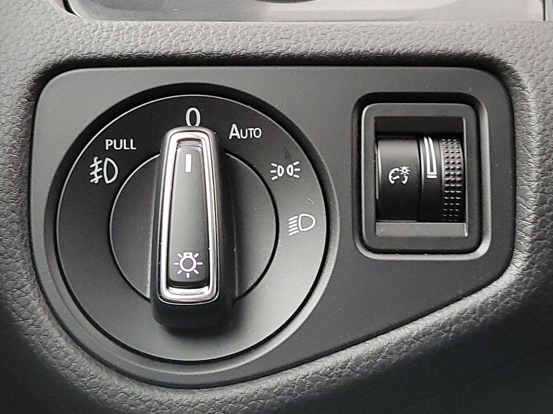 Thumbnail: 2018 Volkswagen Golf - 13