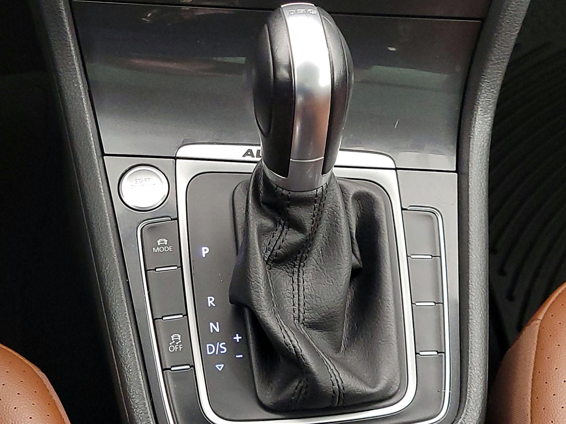 Thumbnail: 2018 Volkswagen Golf - 17