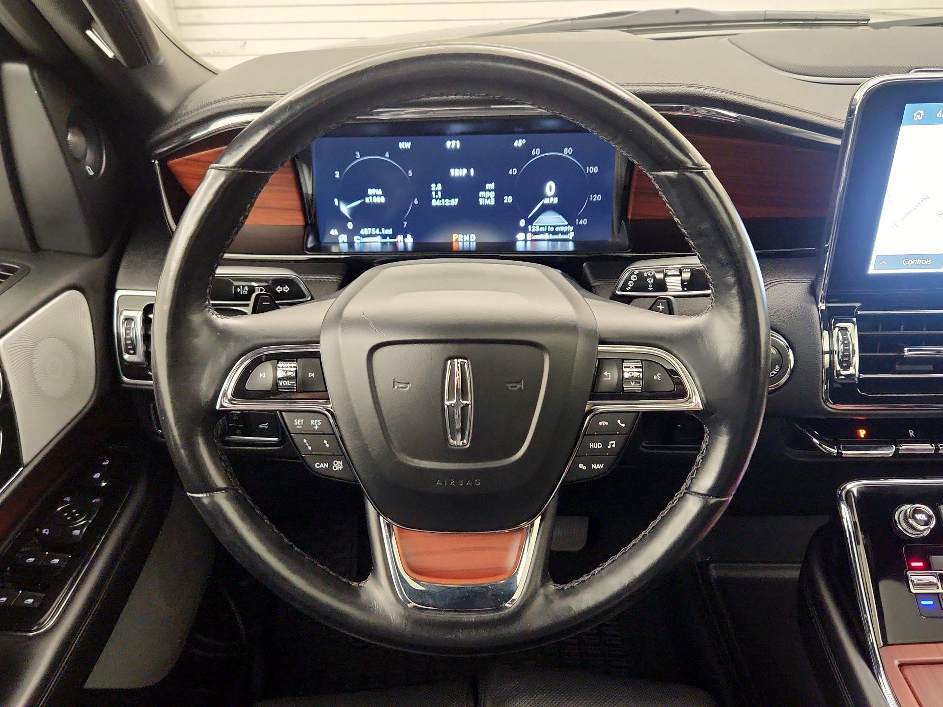 Thumbnail: 2021 Lincoln Navigator - 10