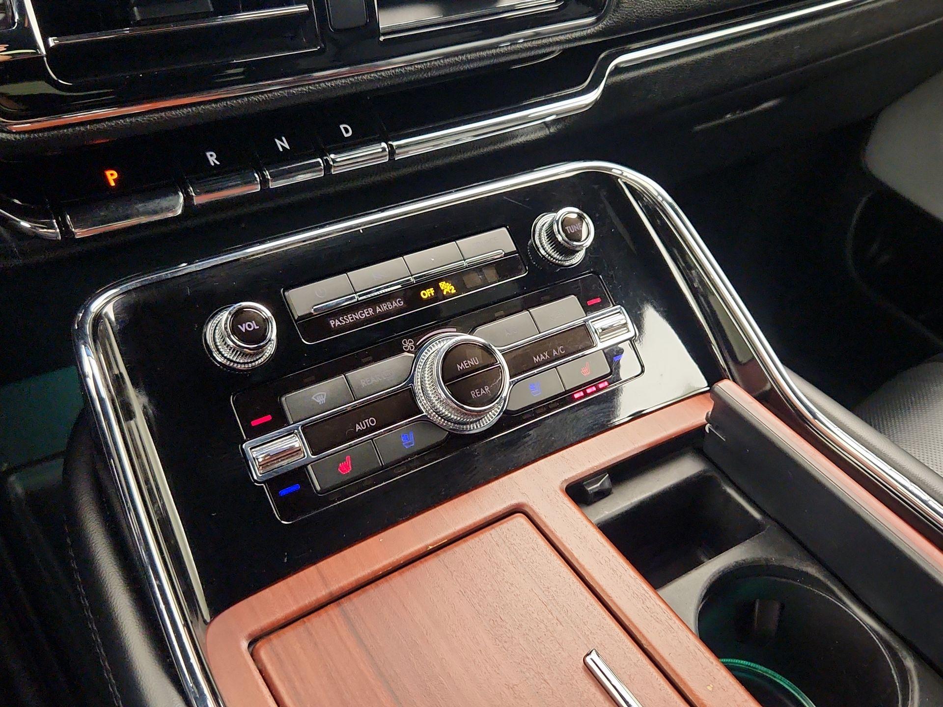 Thumbnail: 2021 Lincoln Navigator - 17