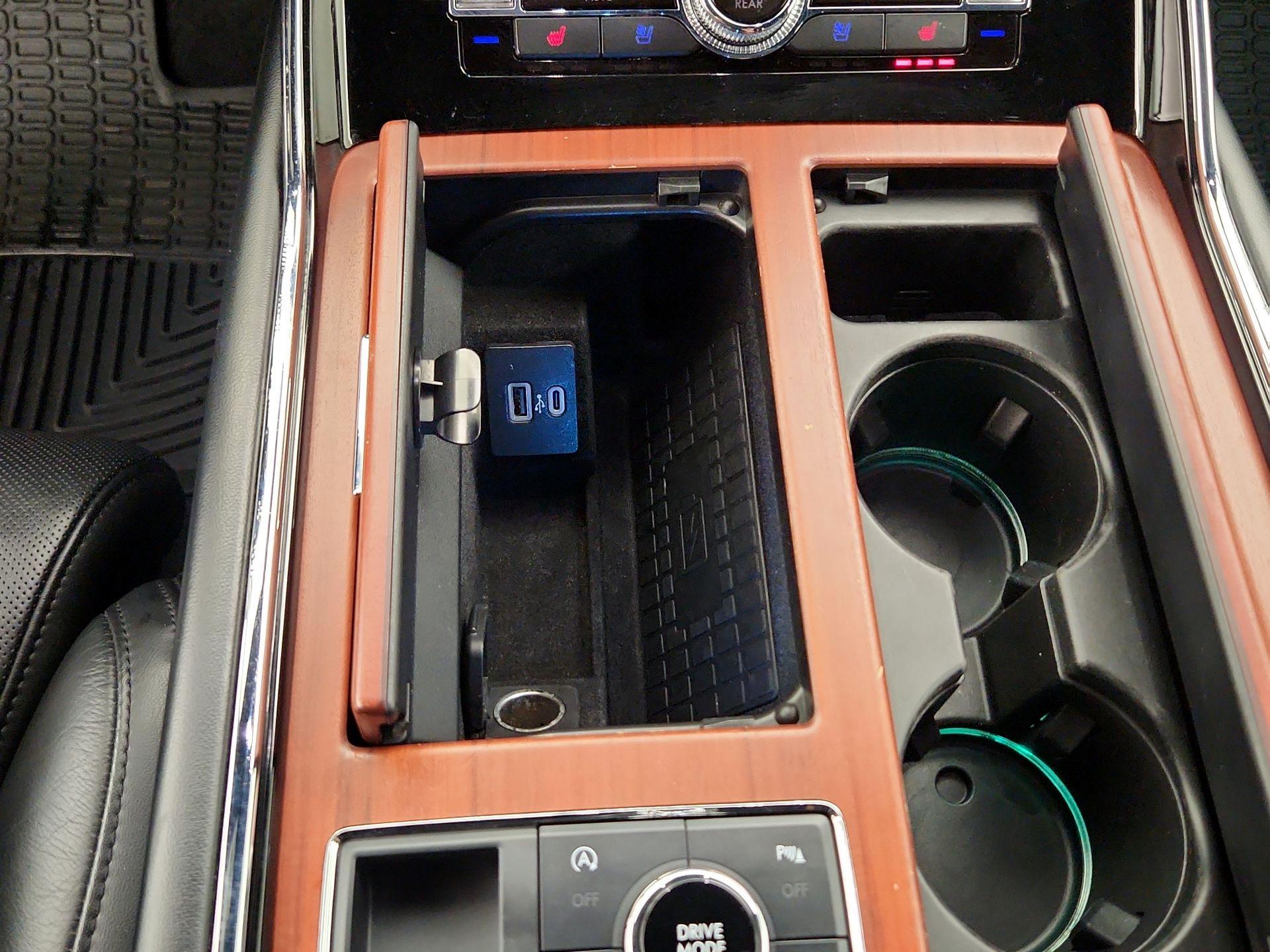 Thumbnail: 2021 Lincoln Navigator - 19