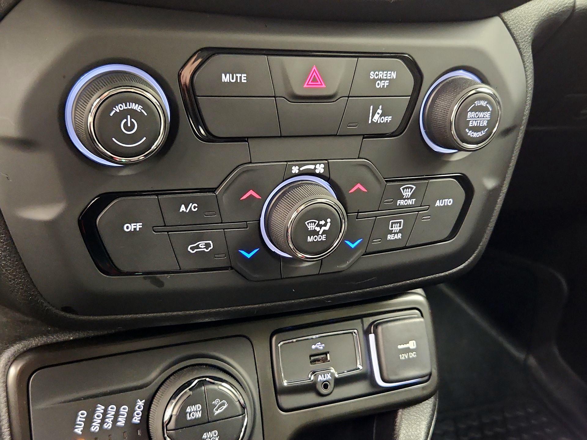 Thumbnail: 2021 Jeep Renegade - 17