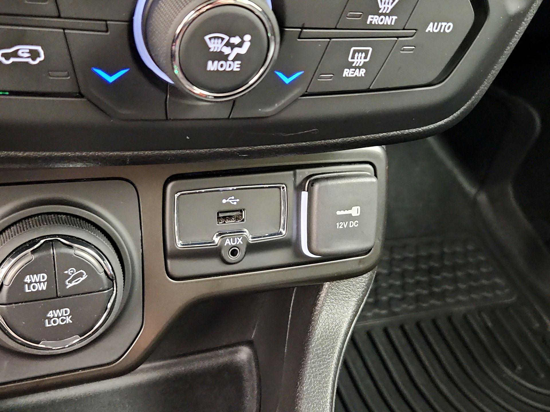 Thumbnail: 2021 Jeep Renegade - 19