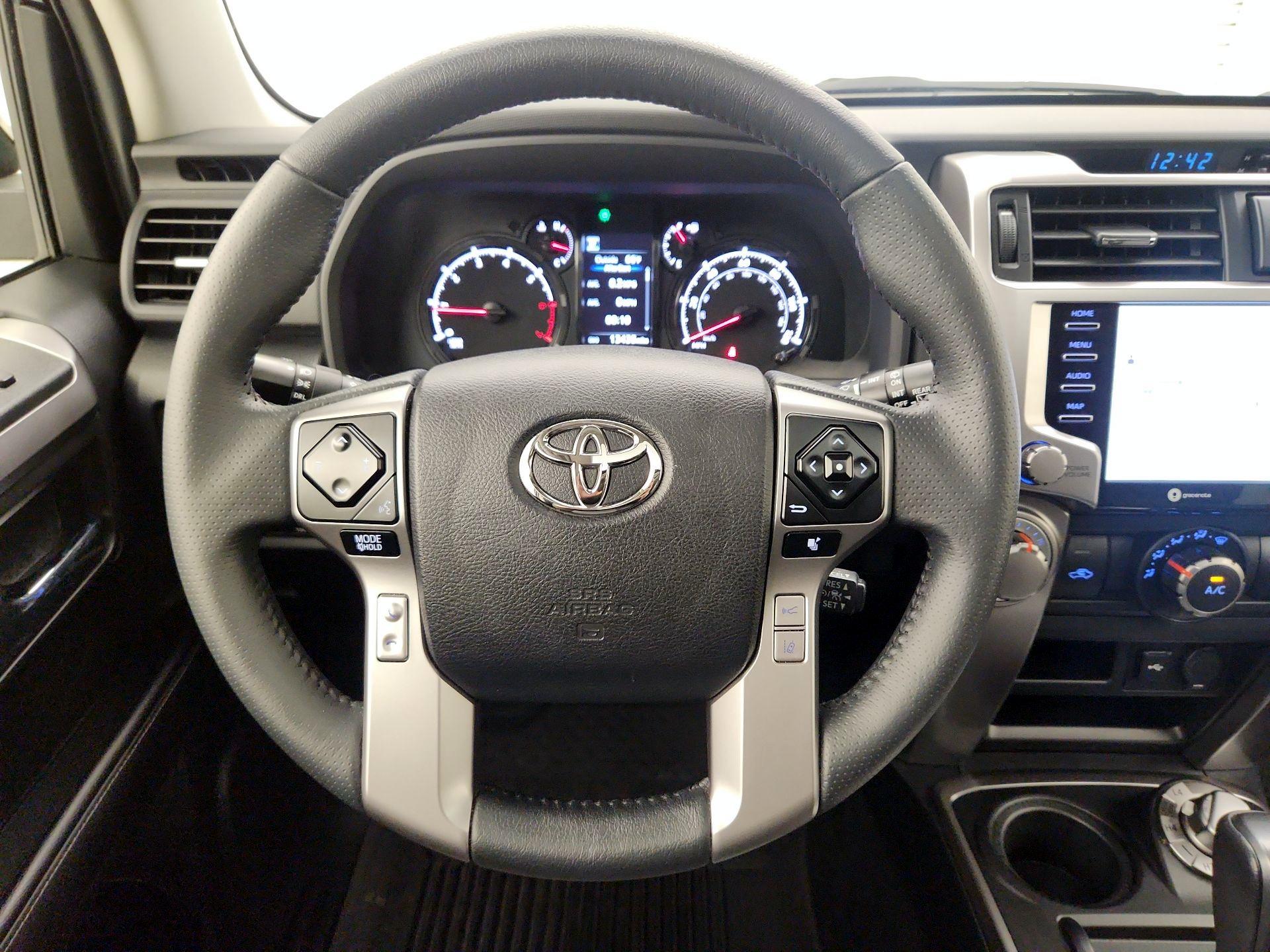 Thumbnail: 2022 Toyota 4Runner - 10