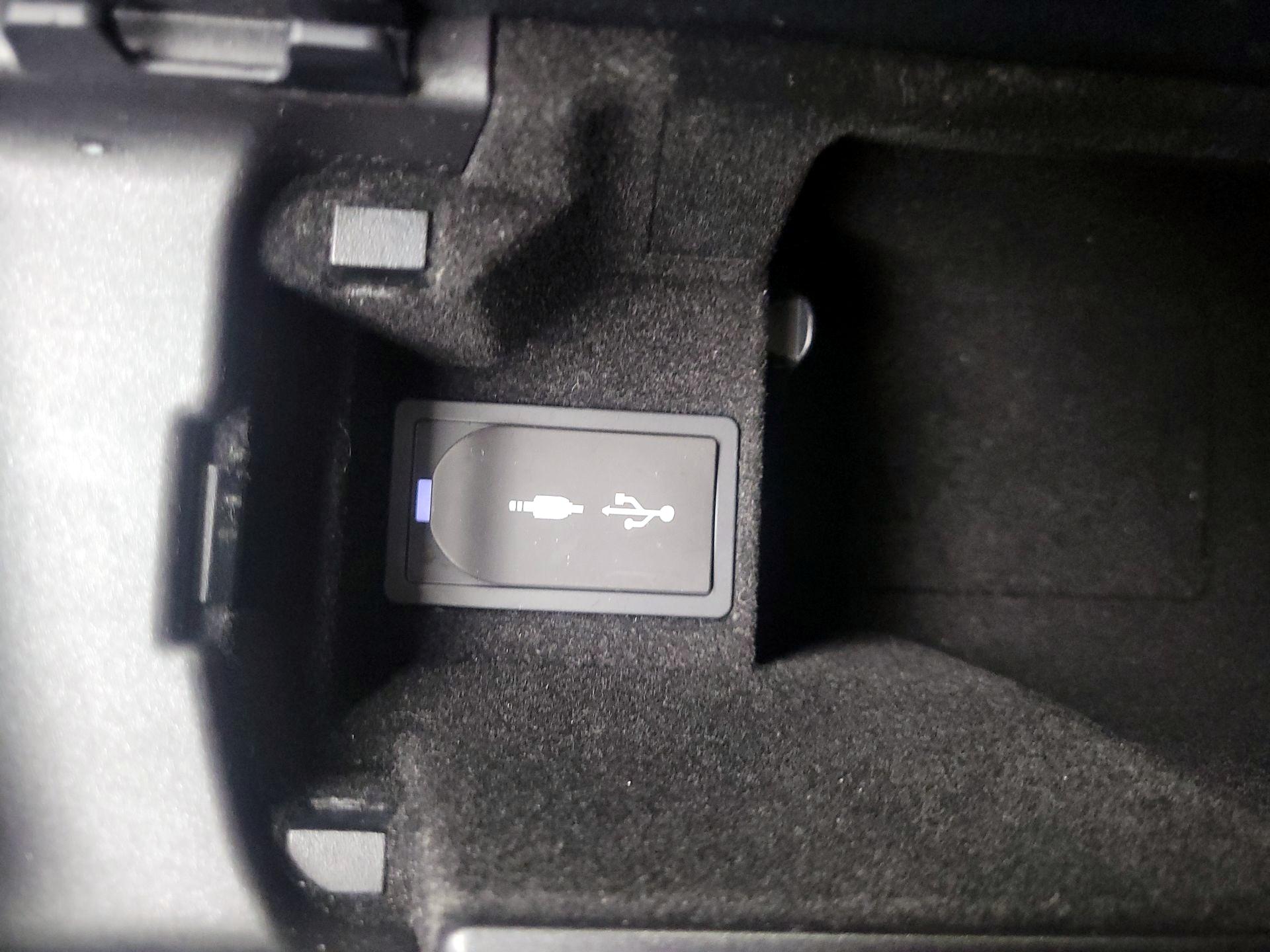 Thumbnail: 2015 Lexus IS - 18