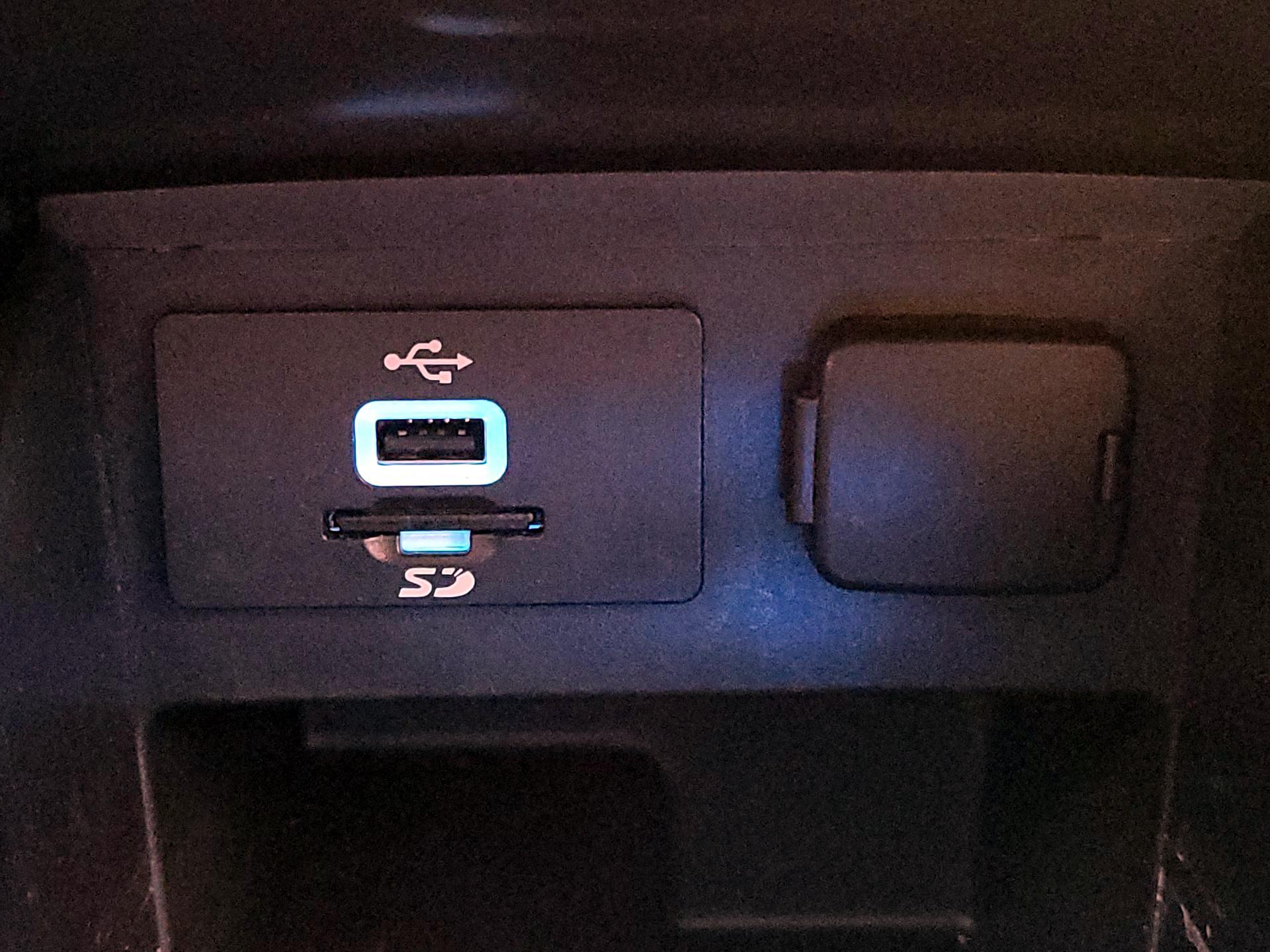 Thumbnail: 2016 Ford Explorer - 18