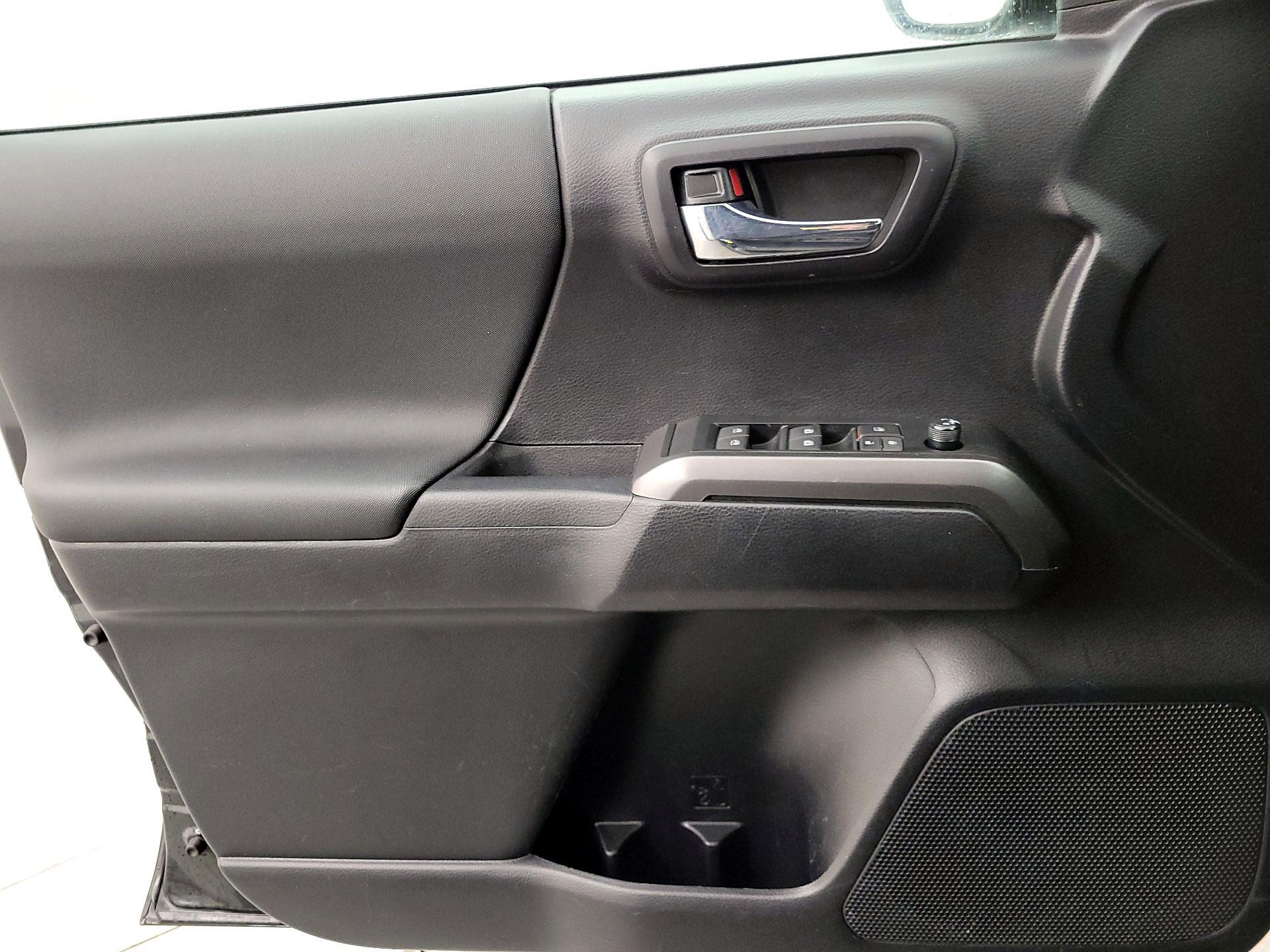 Thumbnail: 2021 Toyota Tacoma - 12