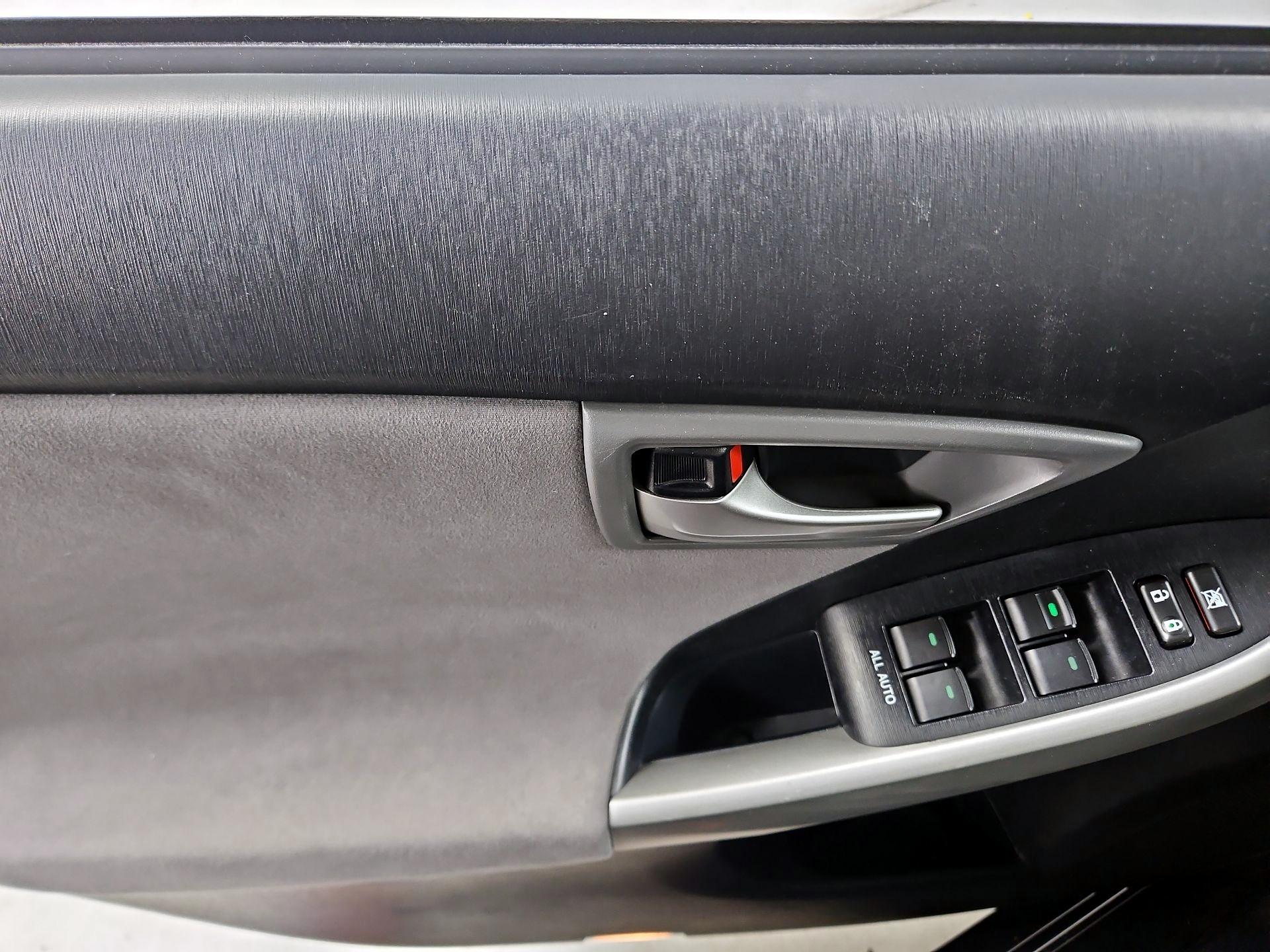 Thumbnail: 2015 Toyota Prius - 12