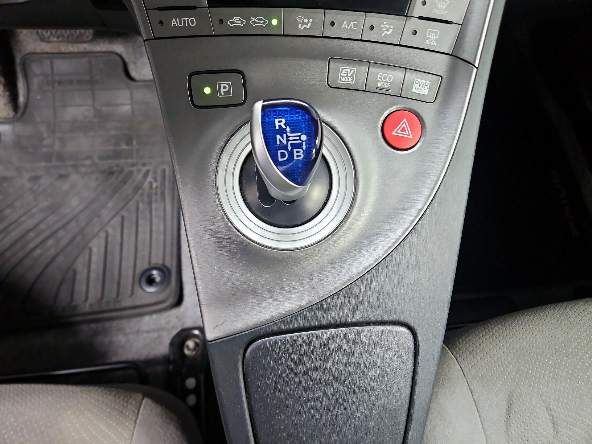 Thumbnail: 2015 Toyota Prius - 17