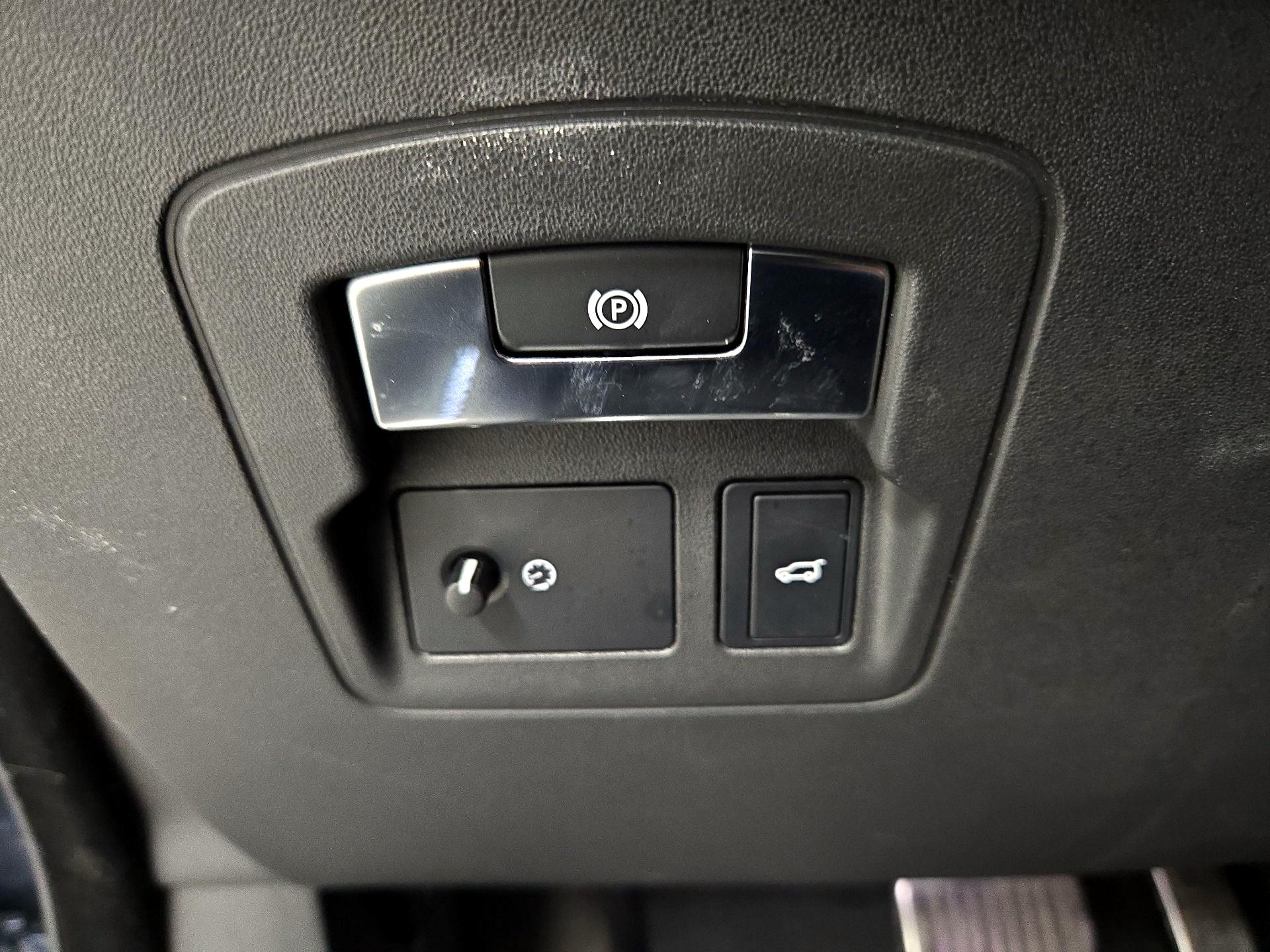 Thumbnail: 2018 Land Rover Range Rover Velar - 13