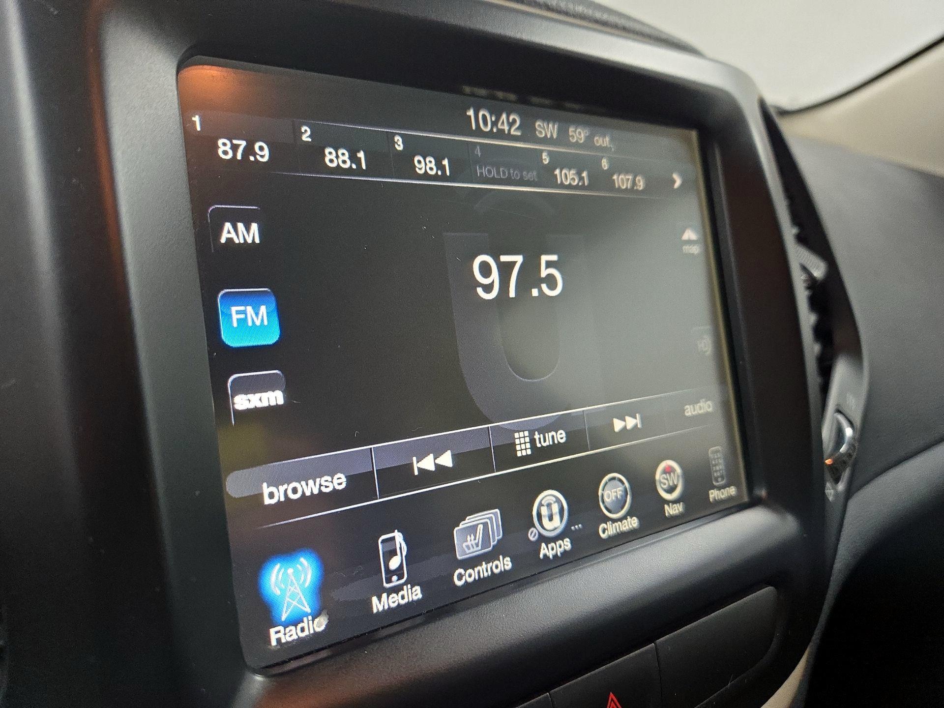 Thumbnail: 2018 Jeep Cherokee - 16