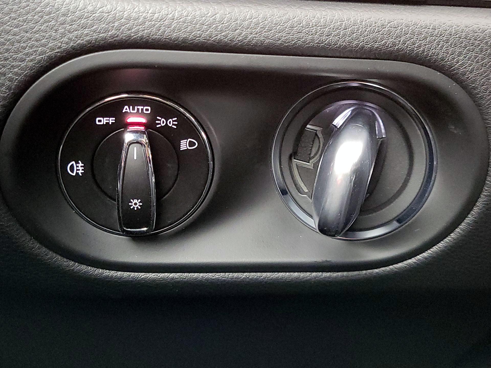 Thumbnail: 2019 Porsche Macan - 13