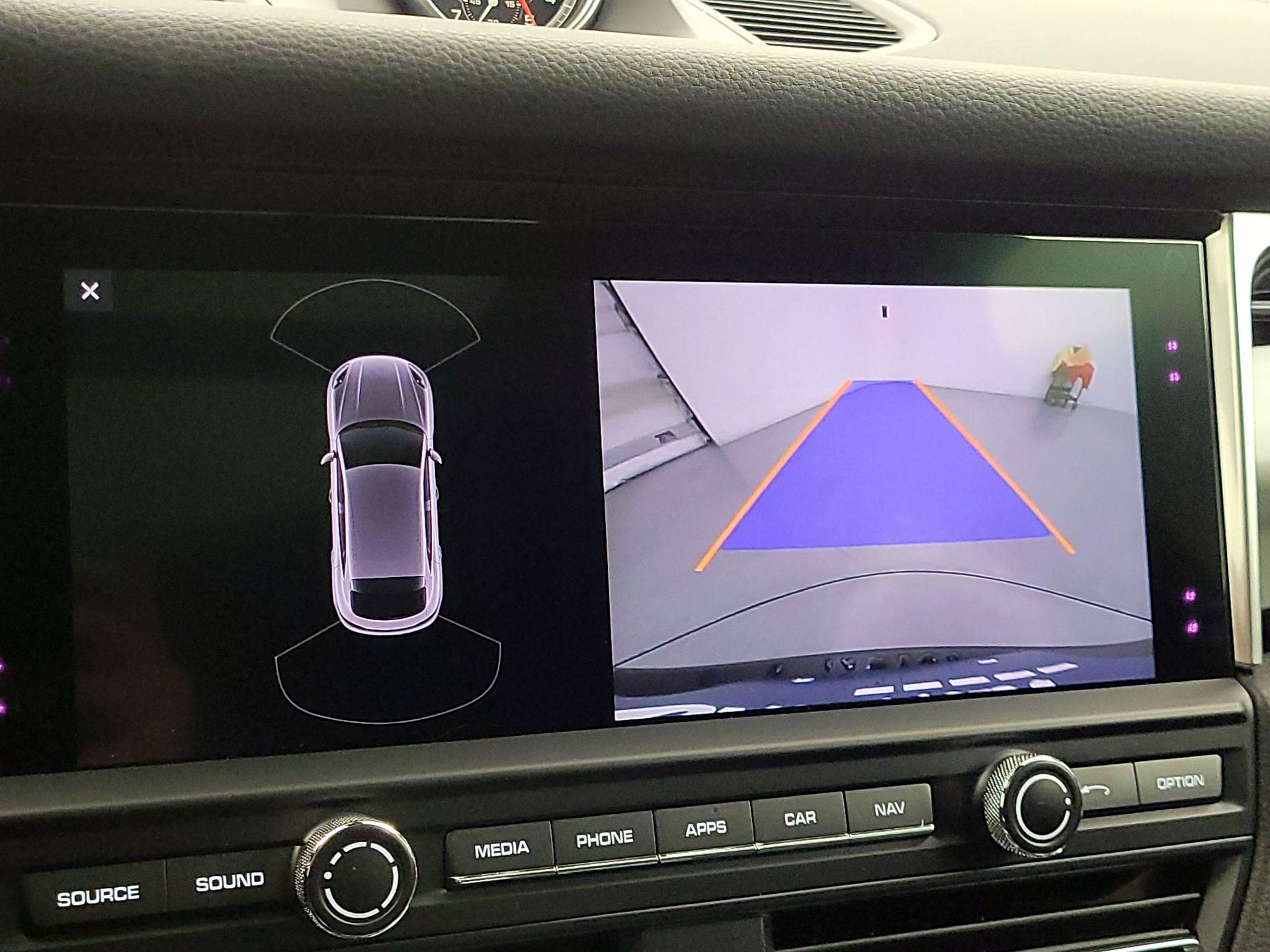 Thumbnail: 2019 Porsche Macan - 15