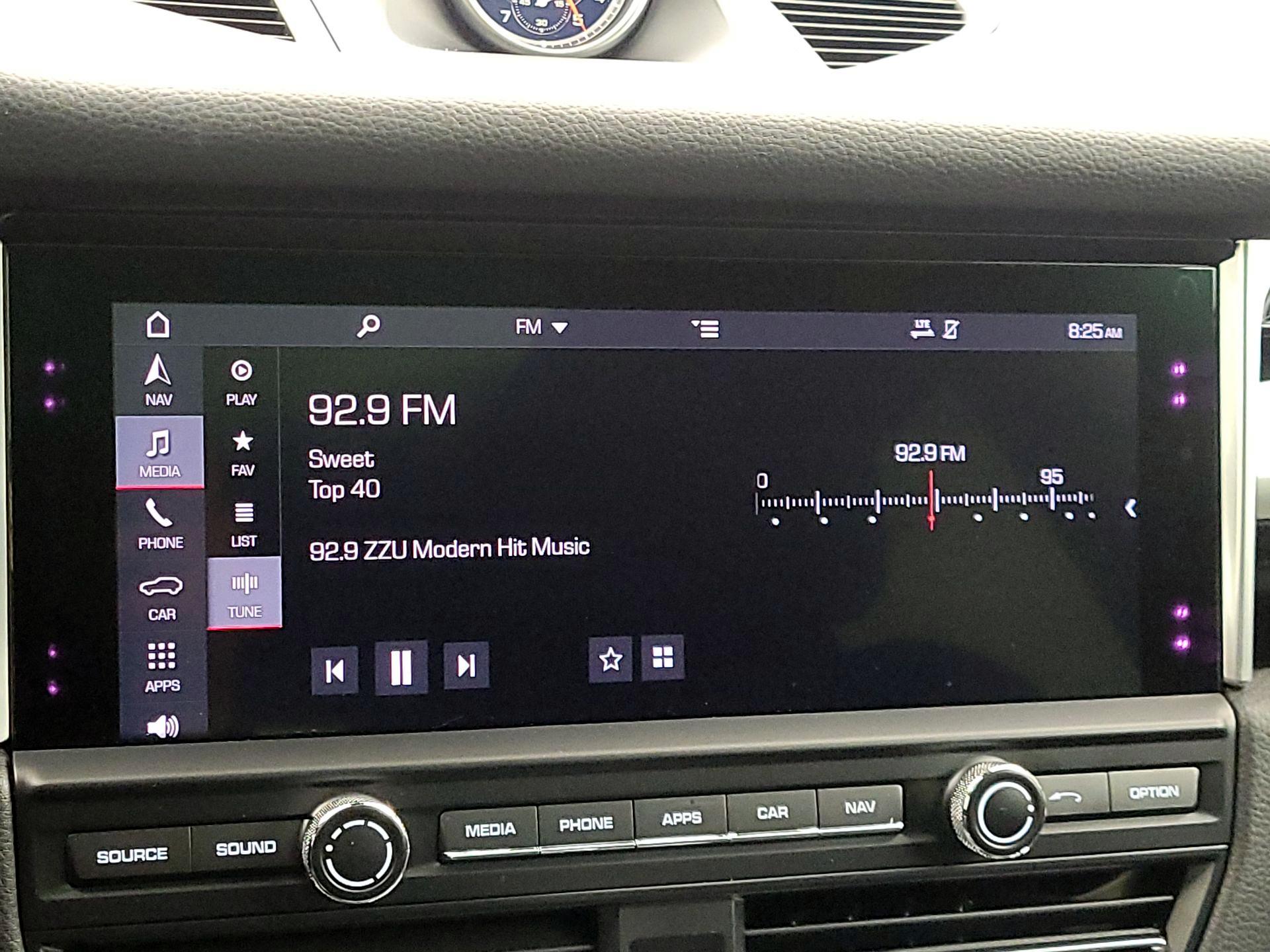 Thumbnail: 2019 Porsche Macan - 16