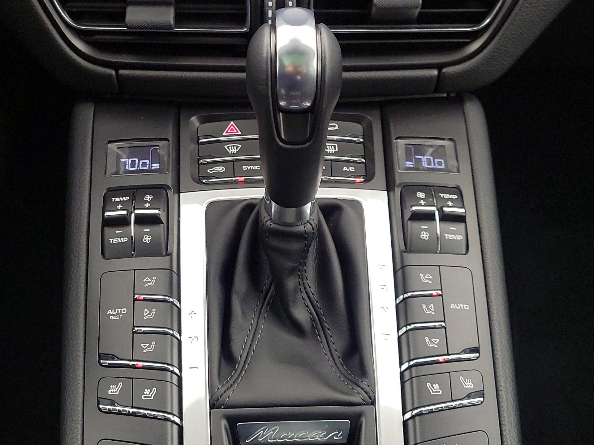 Thumbnail: 2019 Porsche Macan - 18