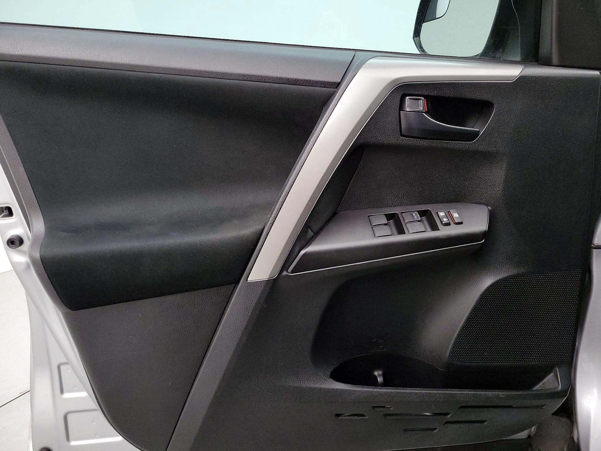 Thumbnail: 2018 Toyota RAV4 - 12