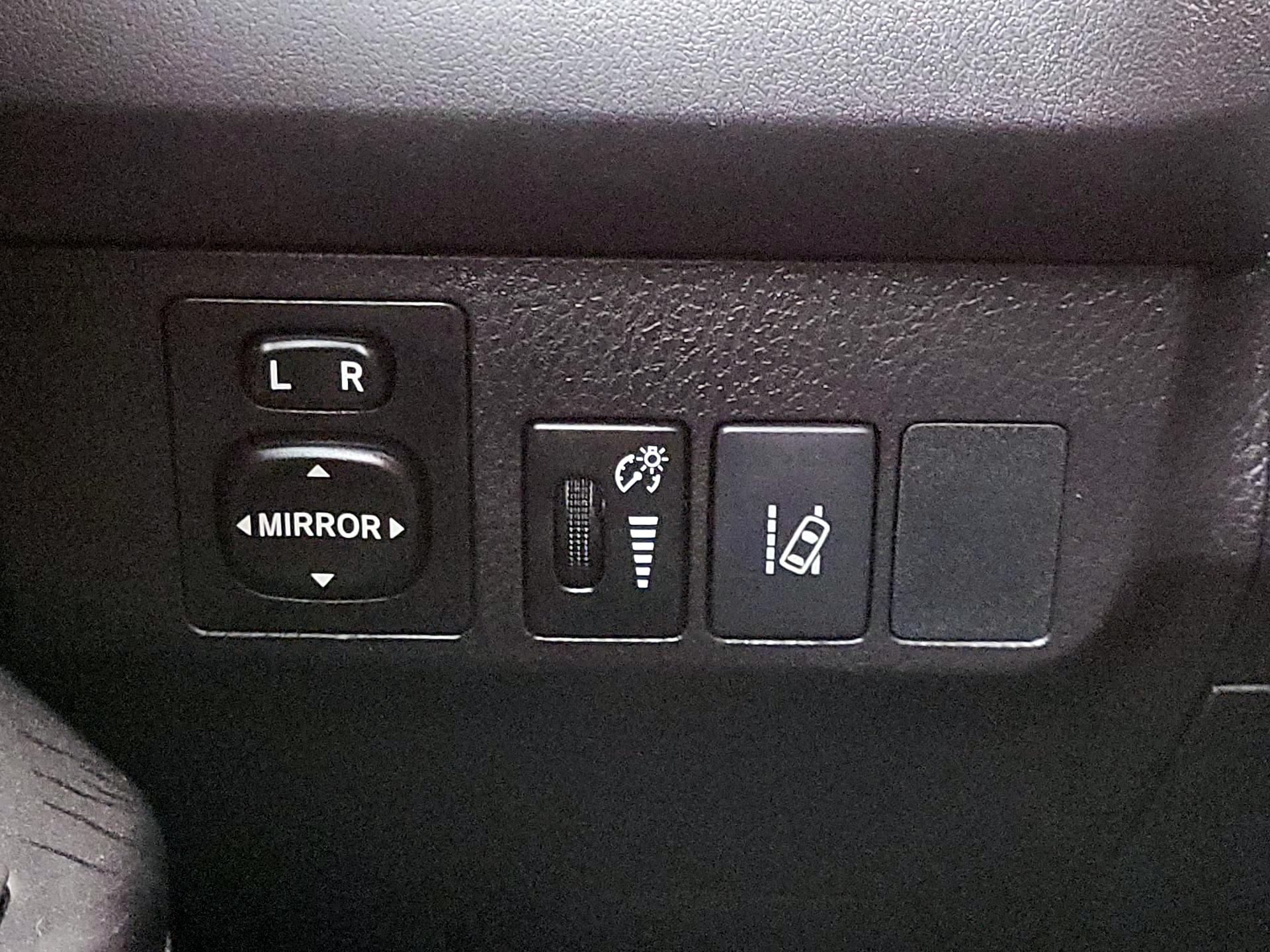 Thumbnail: 2018 Toyota RAV4 - 13