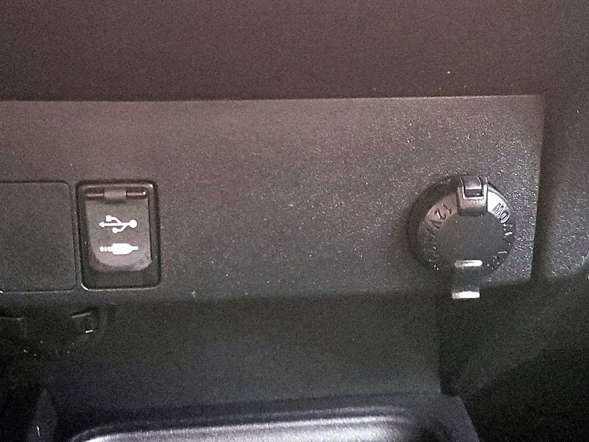 Thumbnail: 2018 Toyota RAV4 - 18