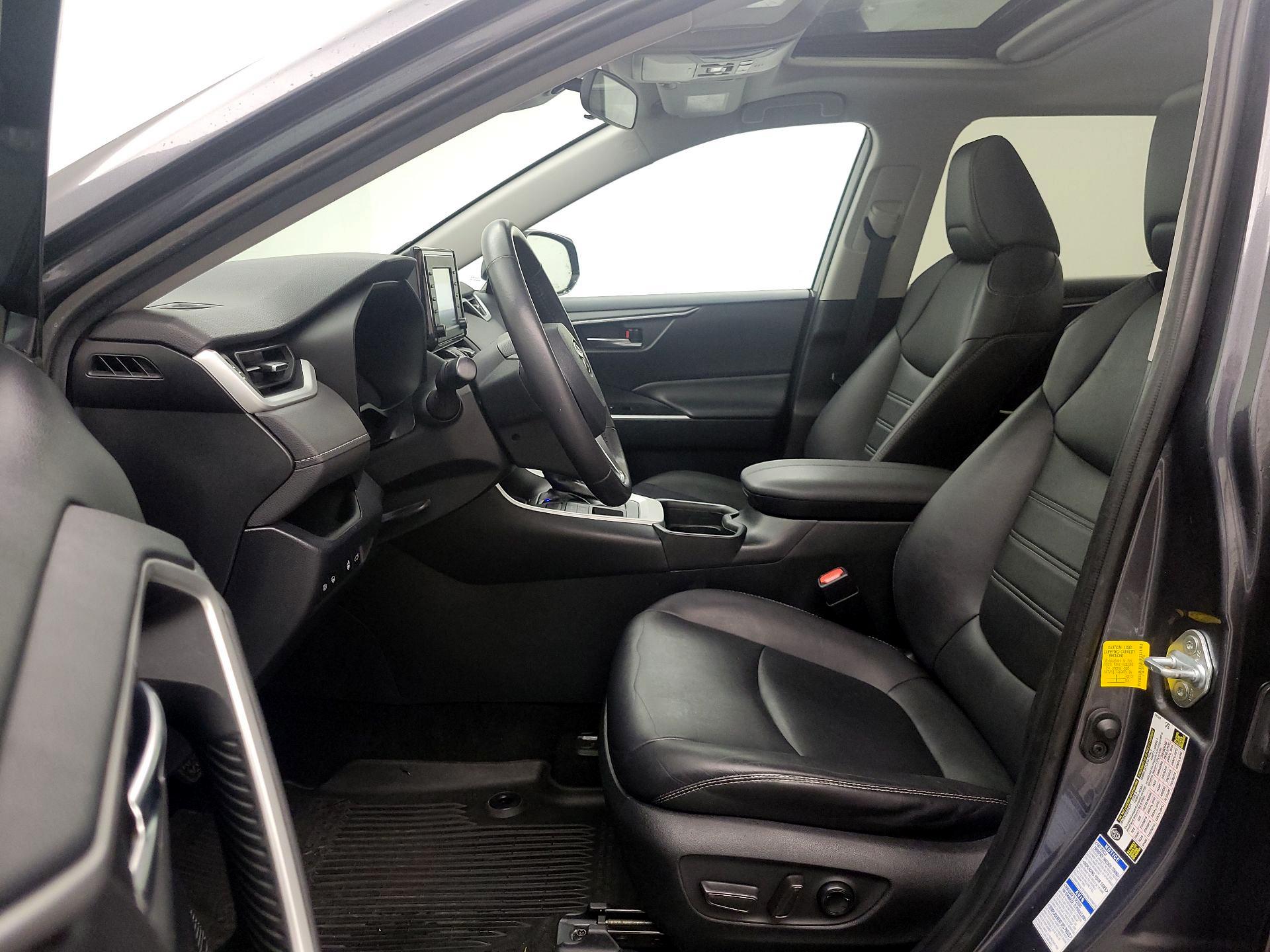 Thumbnail: 2019 Toyota RAV4 - 11