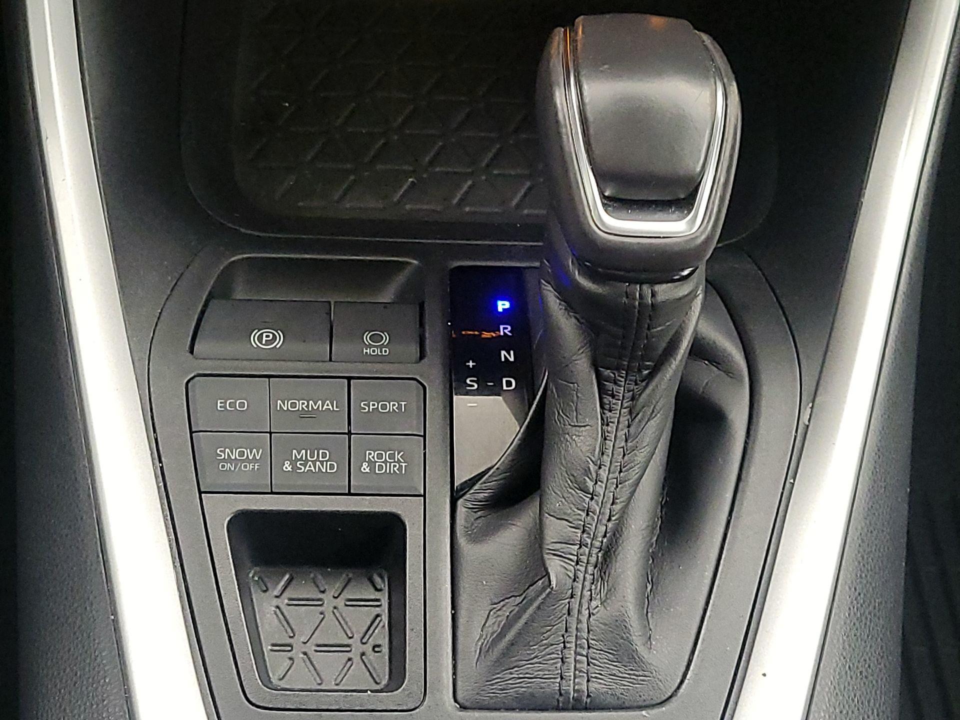 Thumbnail: 2019 Toyota RAV4 - 18